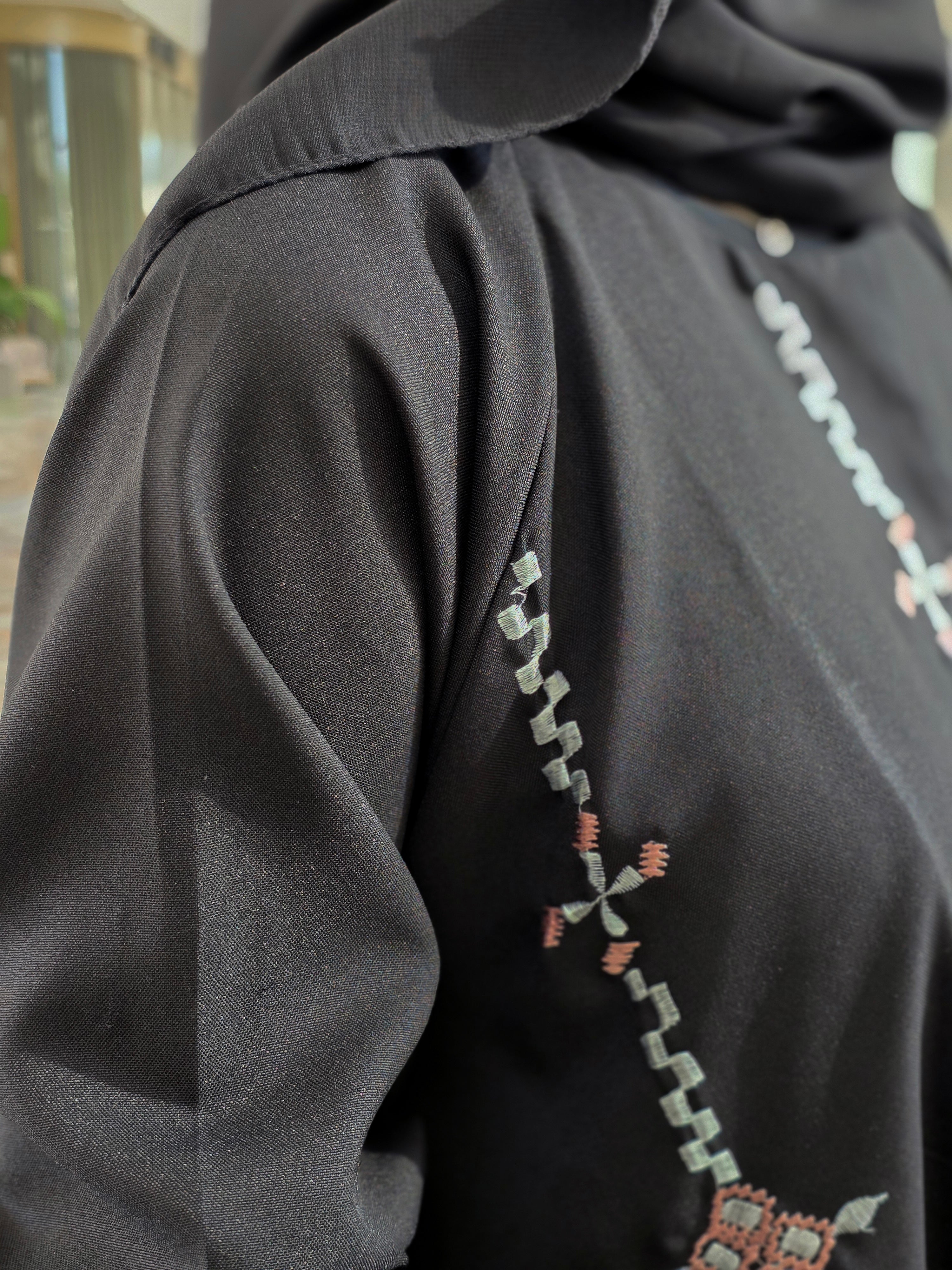 MWT640 - عباية اسود تطريز - Aya