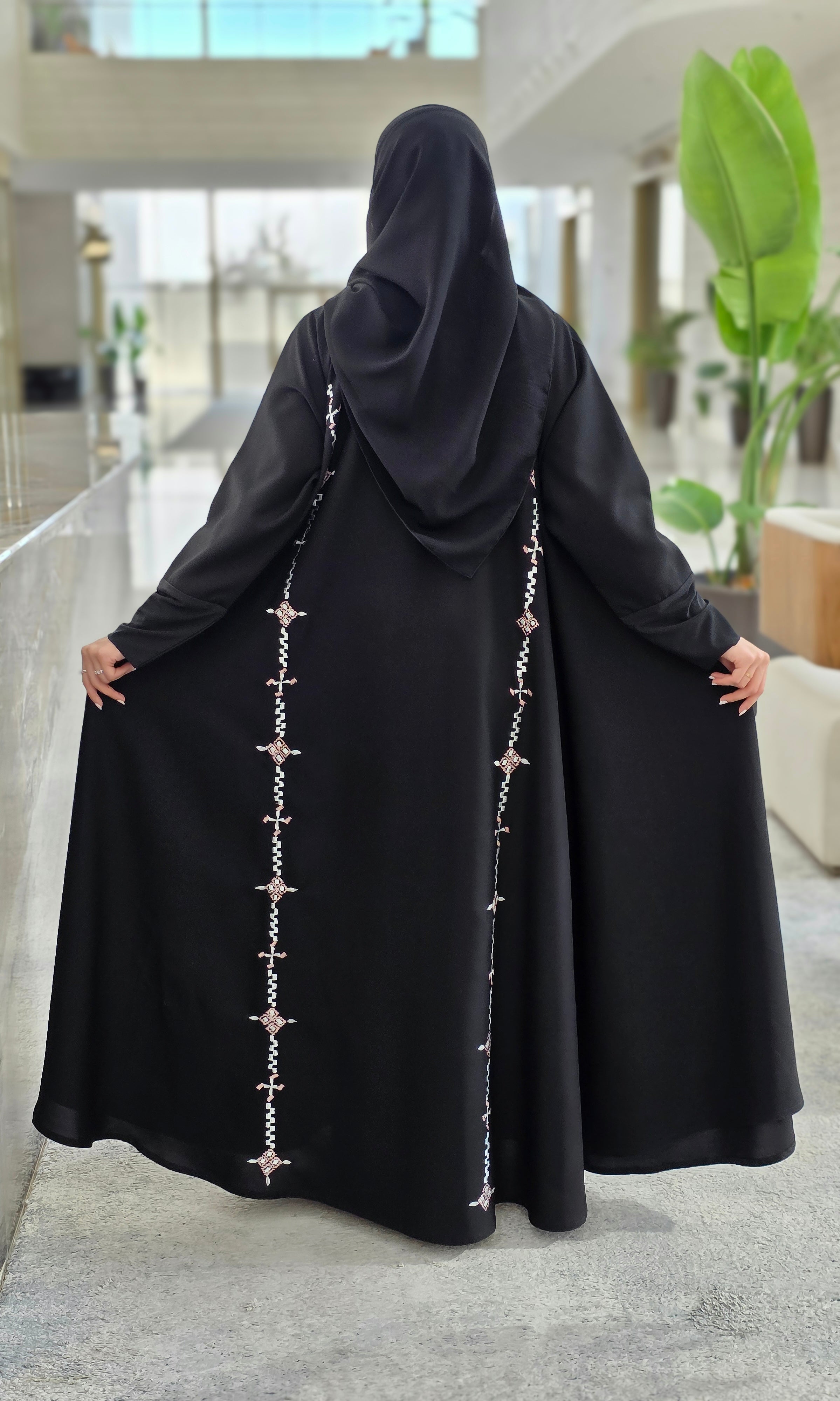 MWT640 - عباية اسود تطريز - Aya
