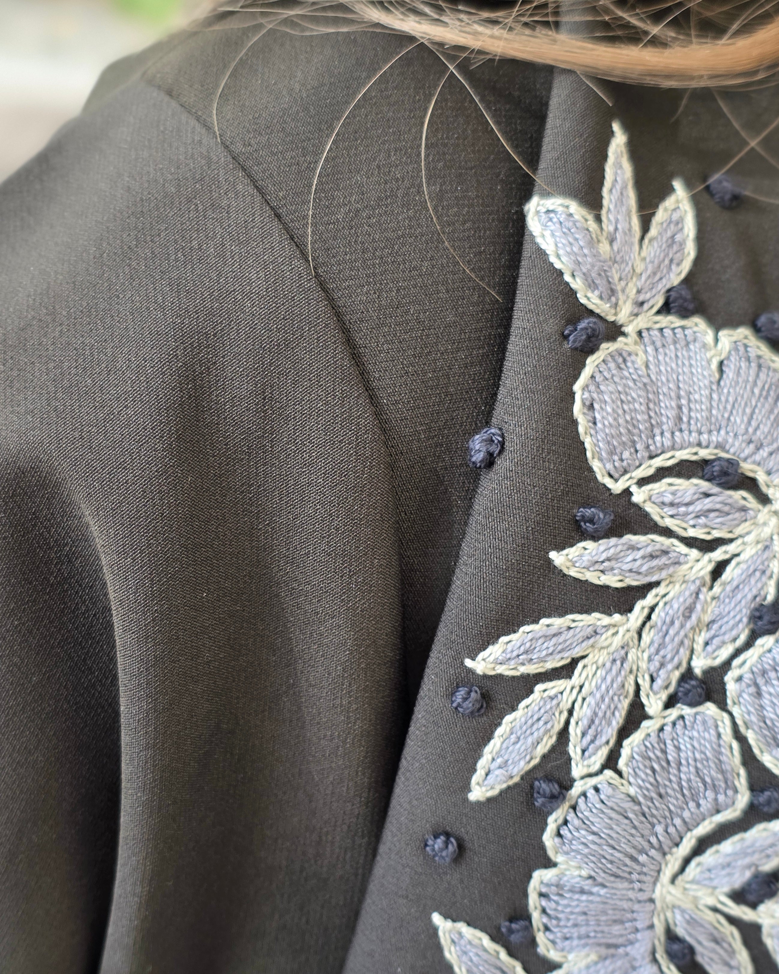 MWT663 - عباية تطريز وردات زيتي - Aya