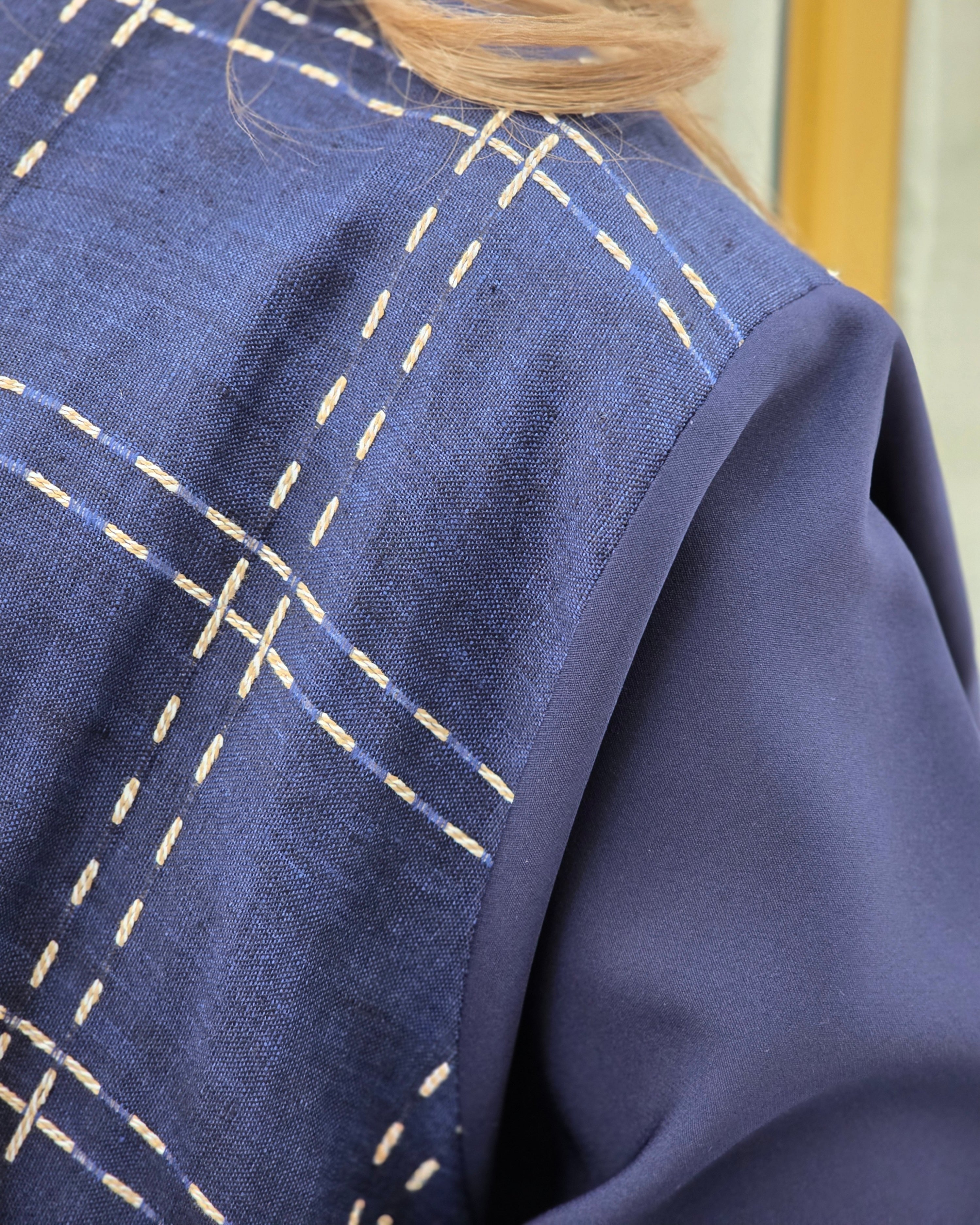 MWT682 - عباية كحلي مع تدخيله - Aya