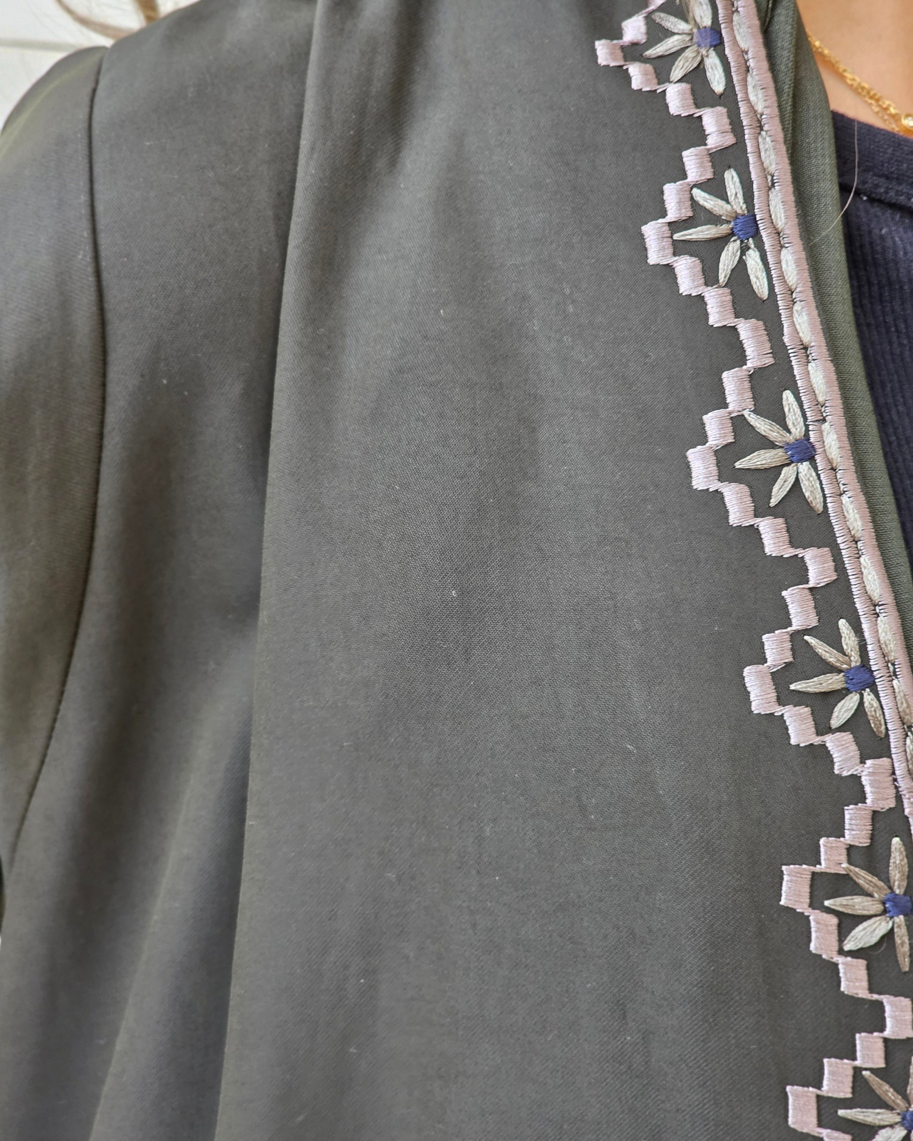 MWT683 - عباية زيتي تطريز - Aya