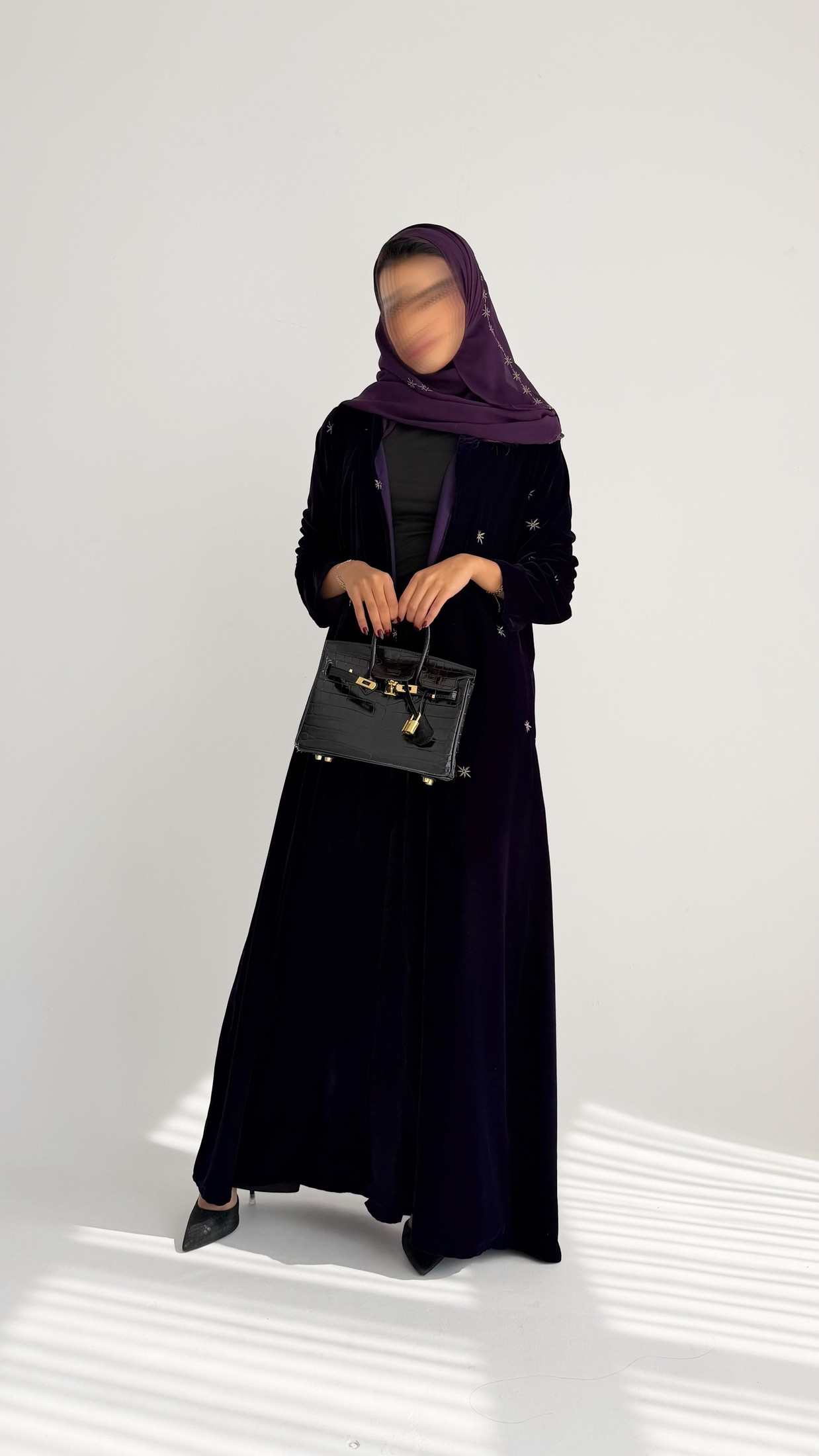 MWT880 - عباية مخمل تطريز نجمات - Aya