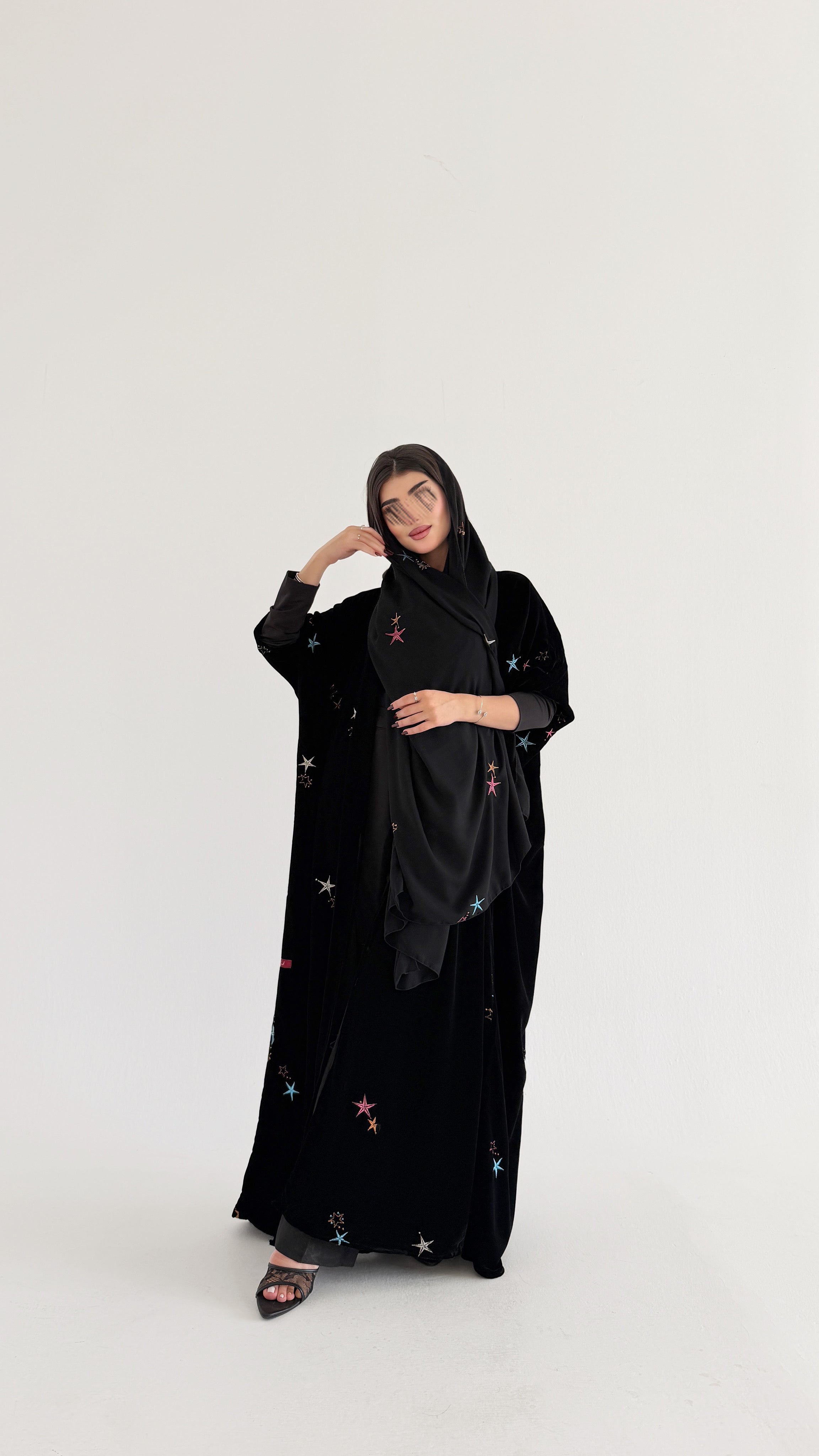 MWT846 -  عباية تطريز نجمات مع تدخيلة اكمام استرتش - Aya