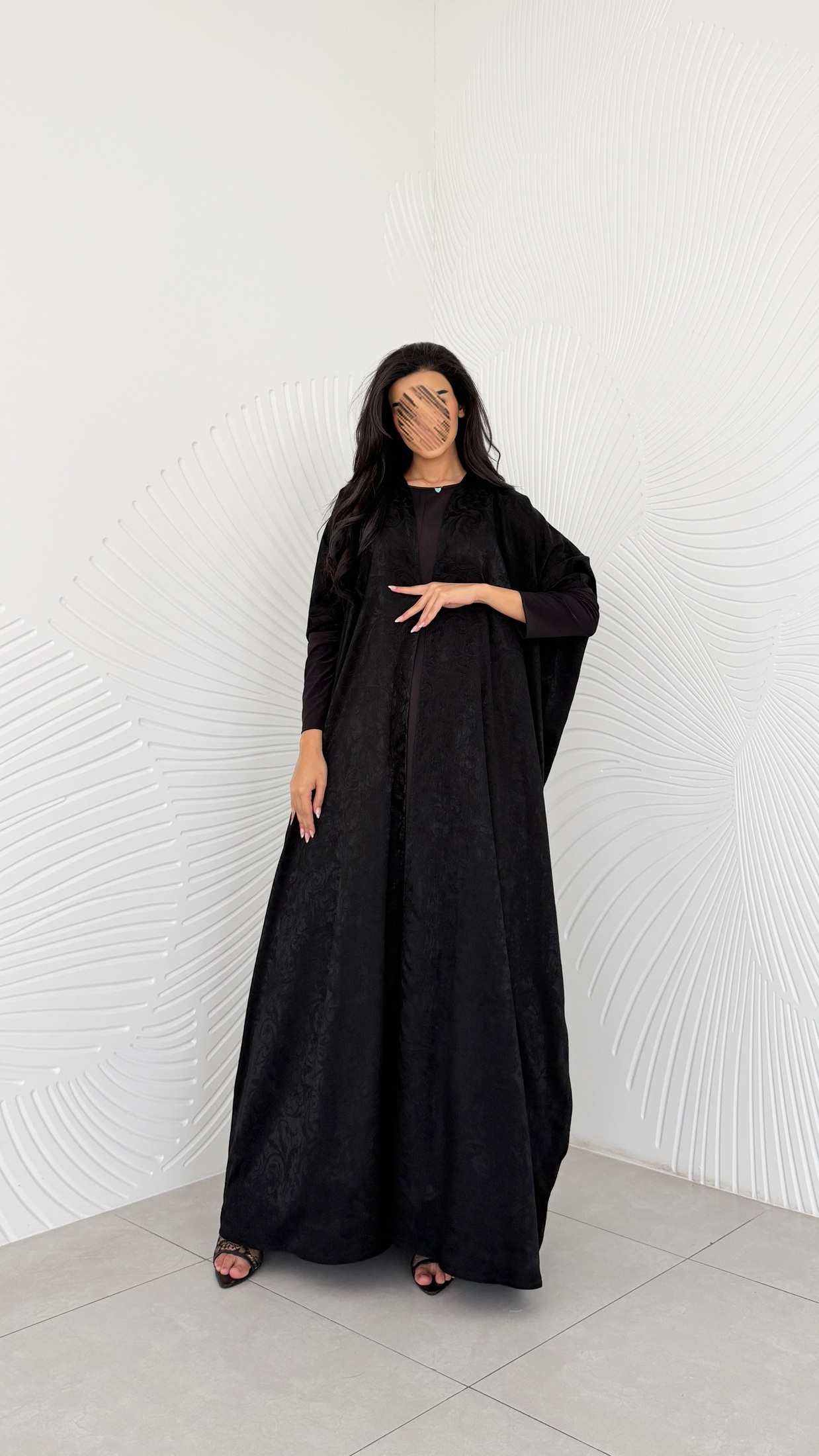 MWT5129 - عبايه اسود كريب خفيف طايح مشجر مع أكمام ستريتش - Aya