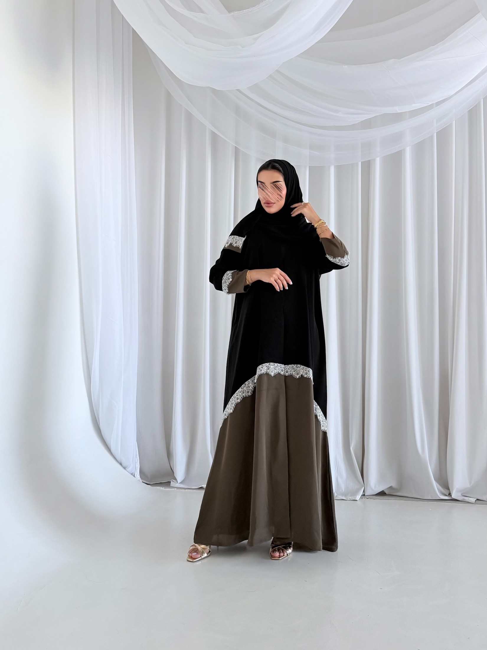 MWT5214 - عبايه كريب اسود مع دانتيل - Aya