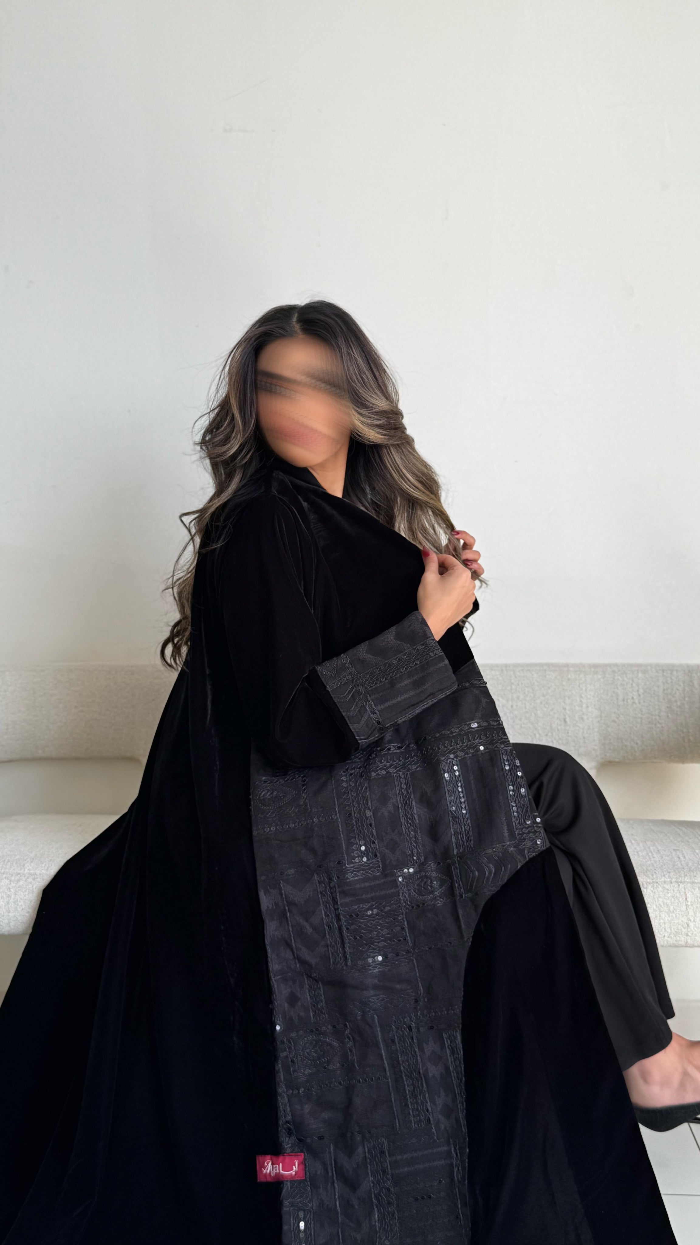 MWT551 - عباية مخمل مع لنن هندي تطريز - Aya