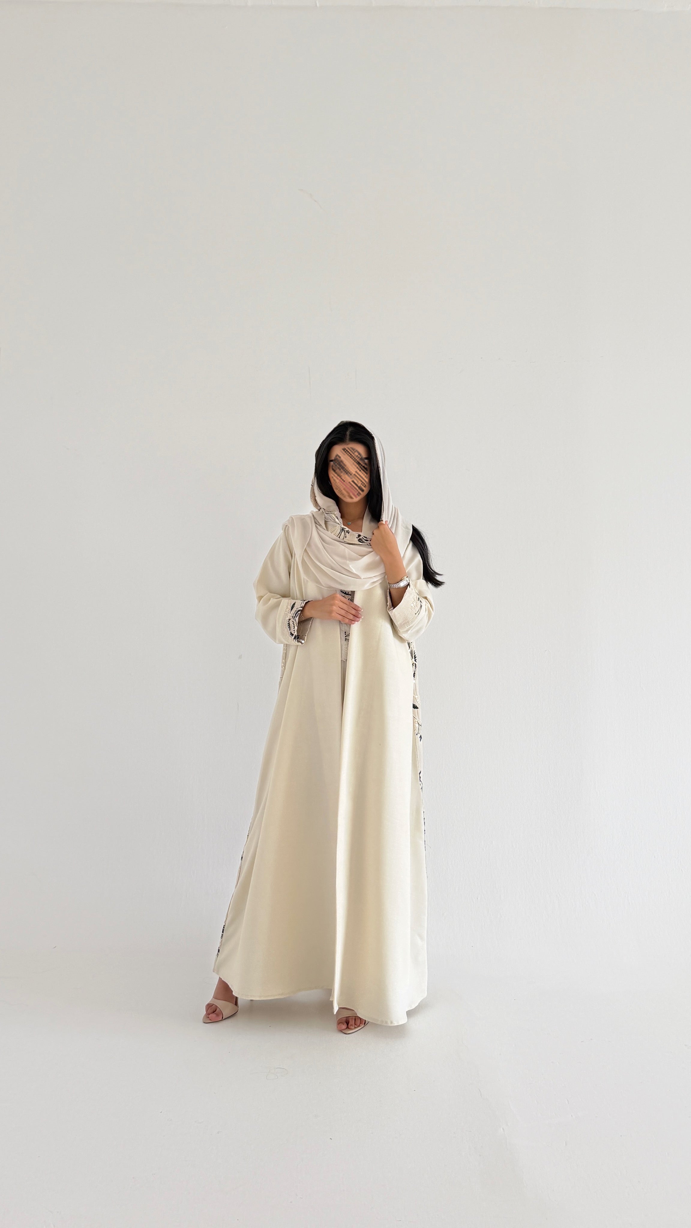 MWT2036 - عباية لنن مع خلف لنن مطرز - Aya