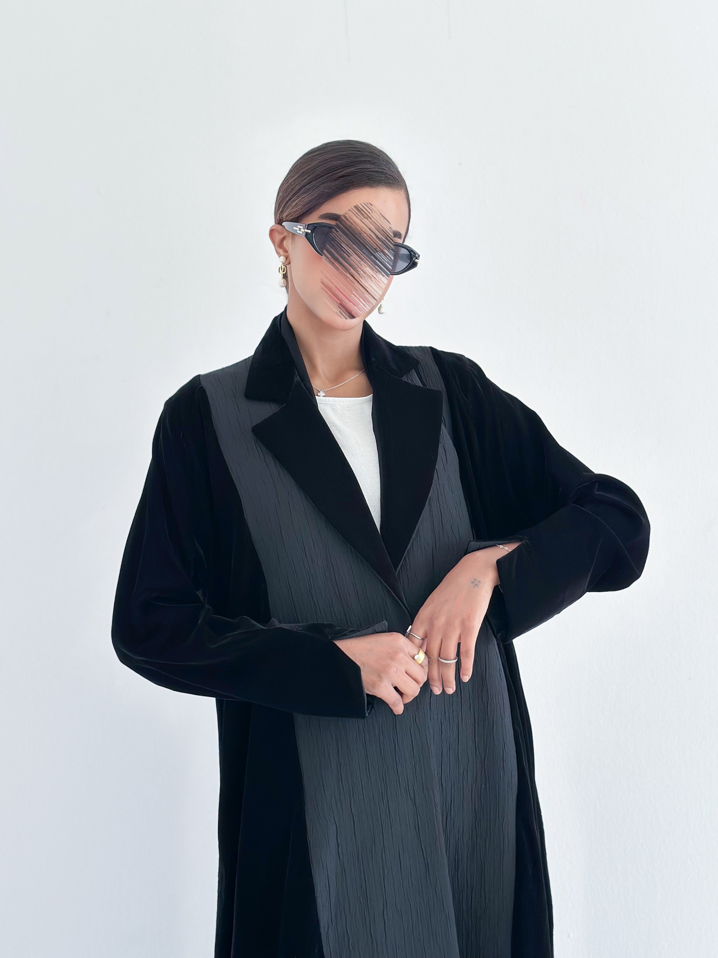 MWT557 - عباية مخمل مع تفتة