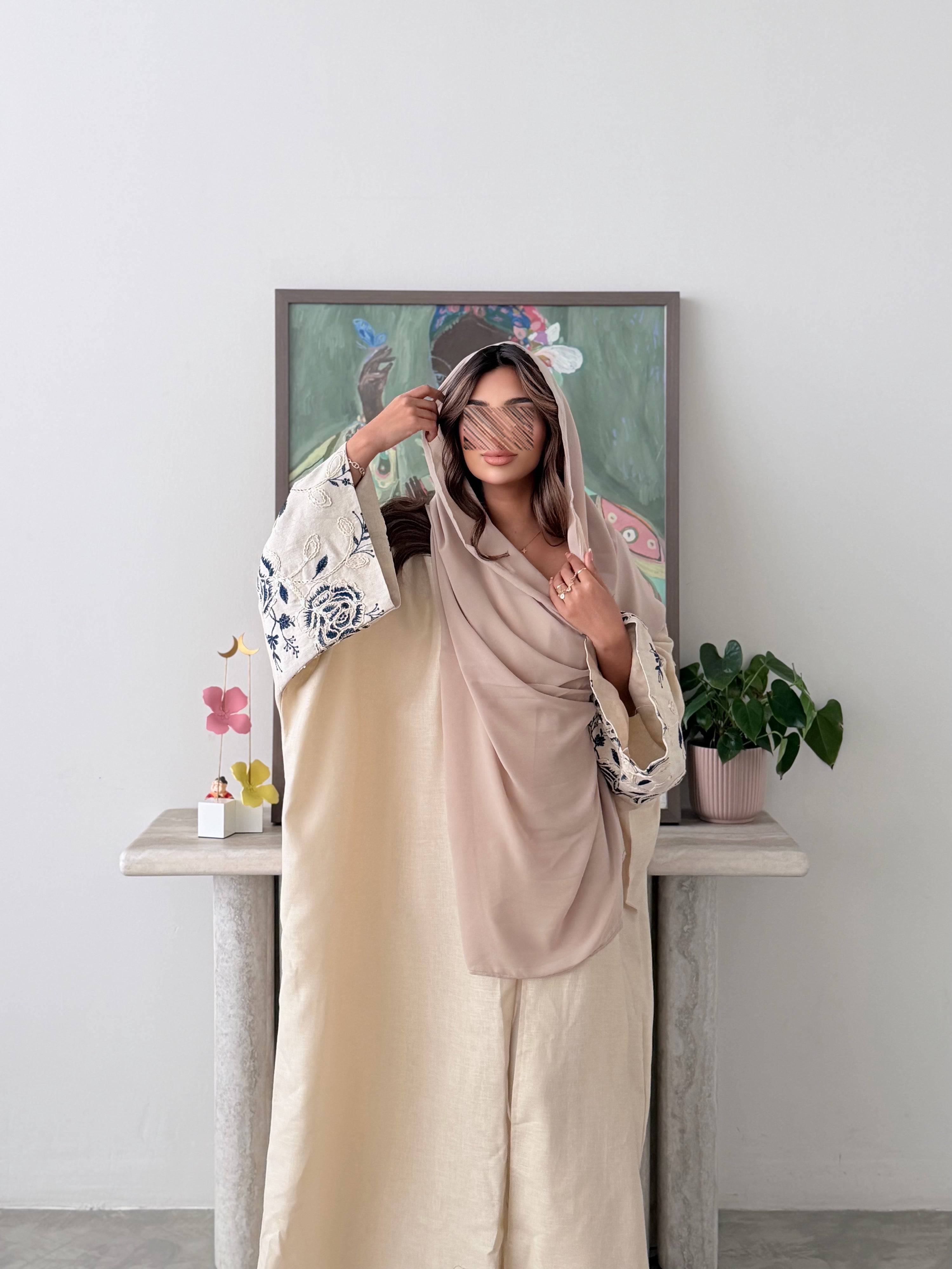 MWT780 - عباية لنن مع تدخيله أكمام لنن مطرز أزرق - Aya