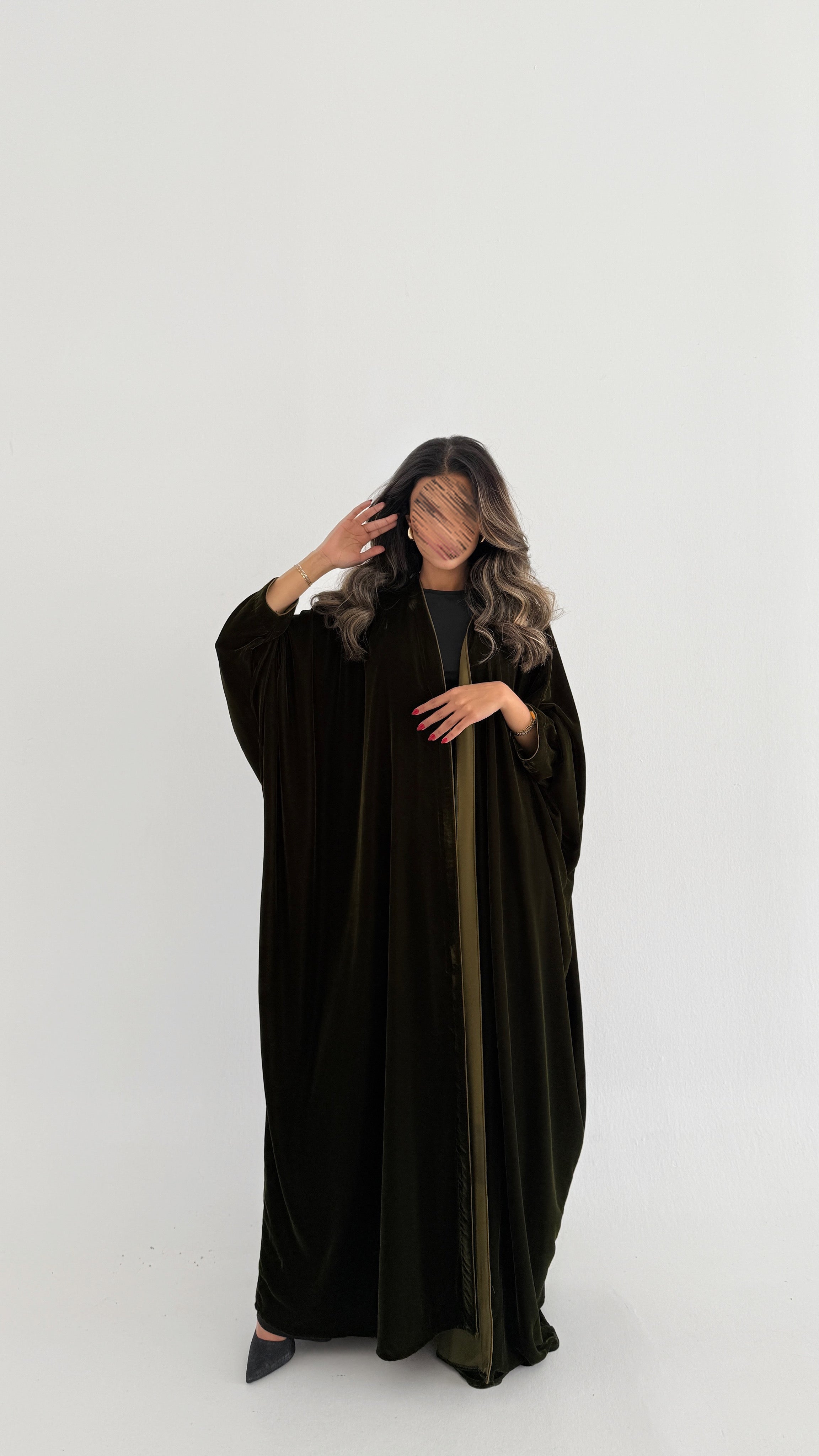 MWT750 - عباية مخمل زيتية - Aya