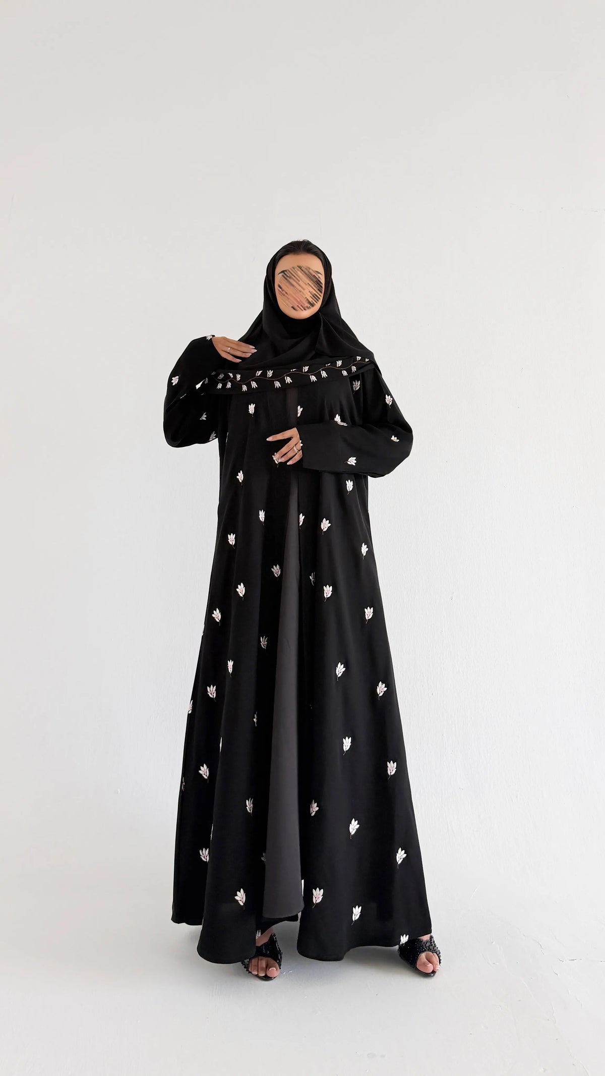MWT1292 - عباية كريب بتطريز كامل - Aya