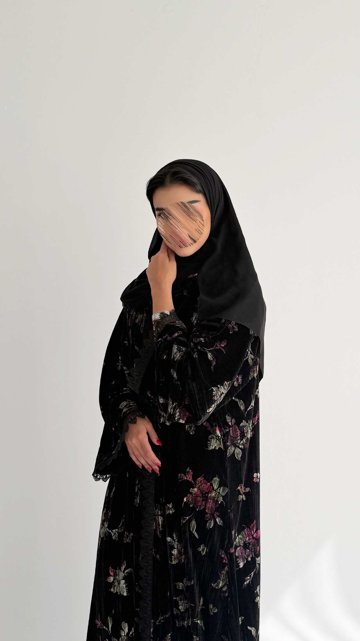 MWE104 عباية مخمل طباعة زهور - Aya