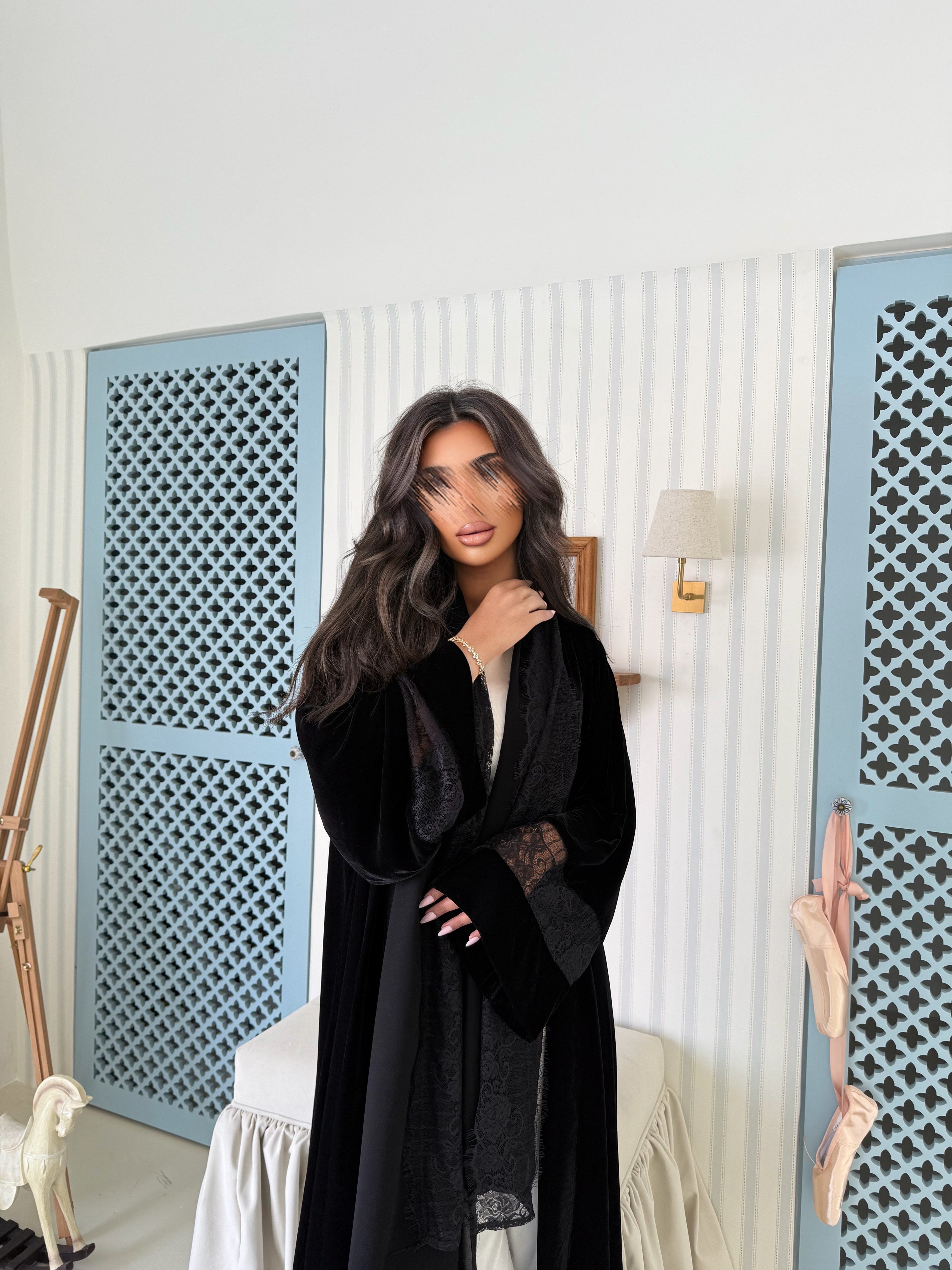 MW645 - Light Crepe Standing with Jacquard Half-Cloche