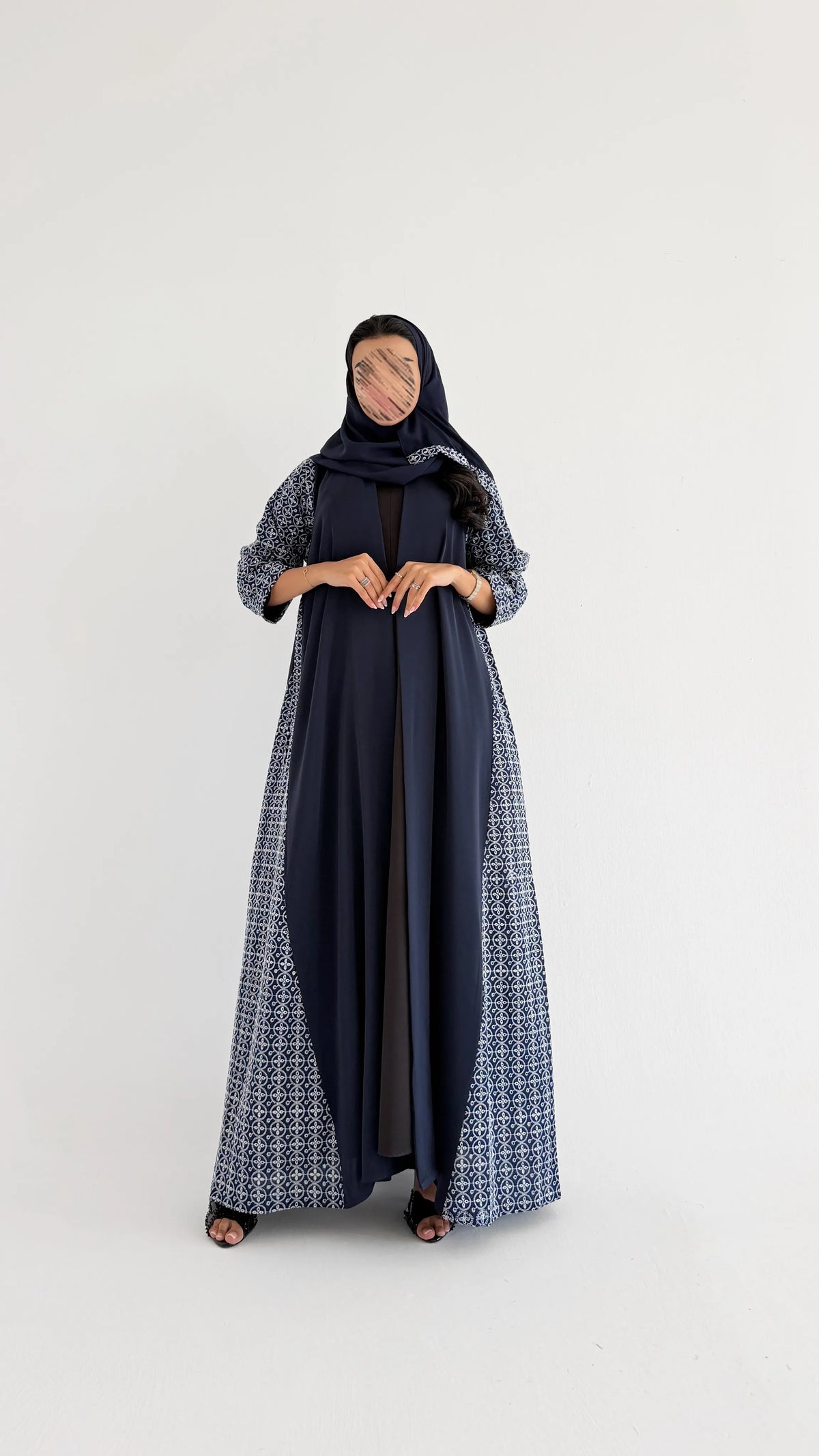 MWT2159 - عباية كريب مع تدخيلة لنن هندي - Aya