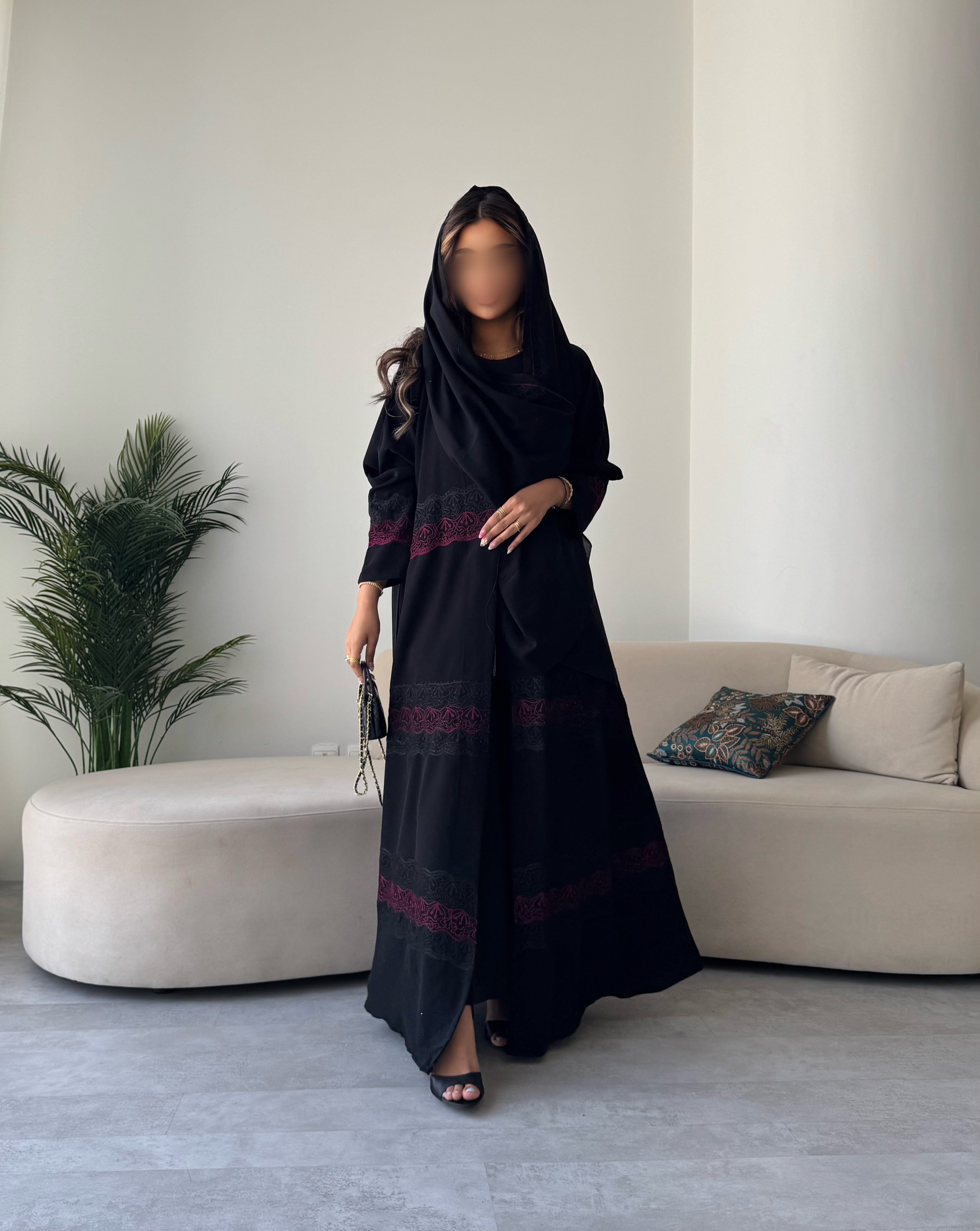 MW1543 - عباية كريب ملكي مطرزة - Aya