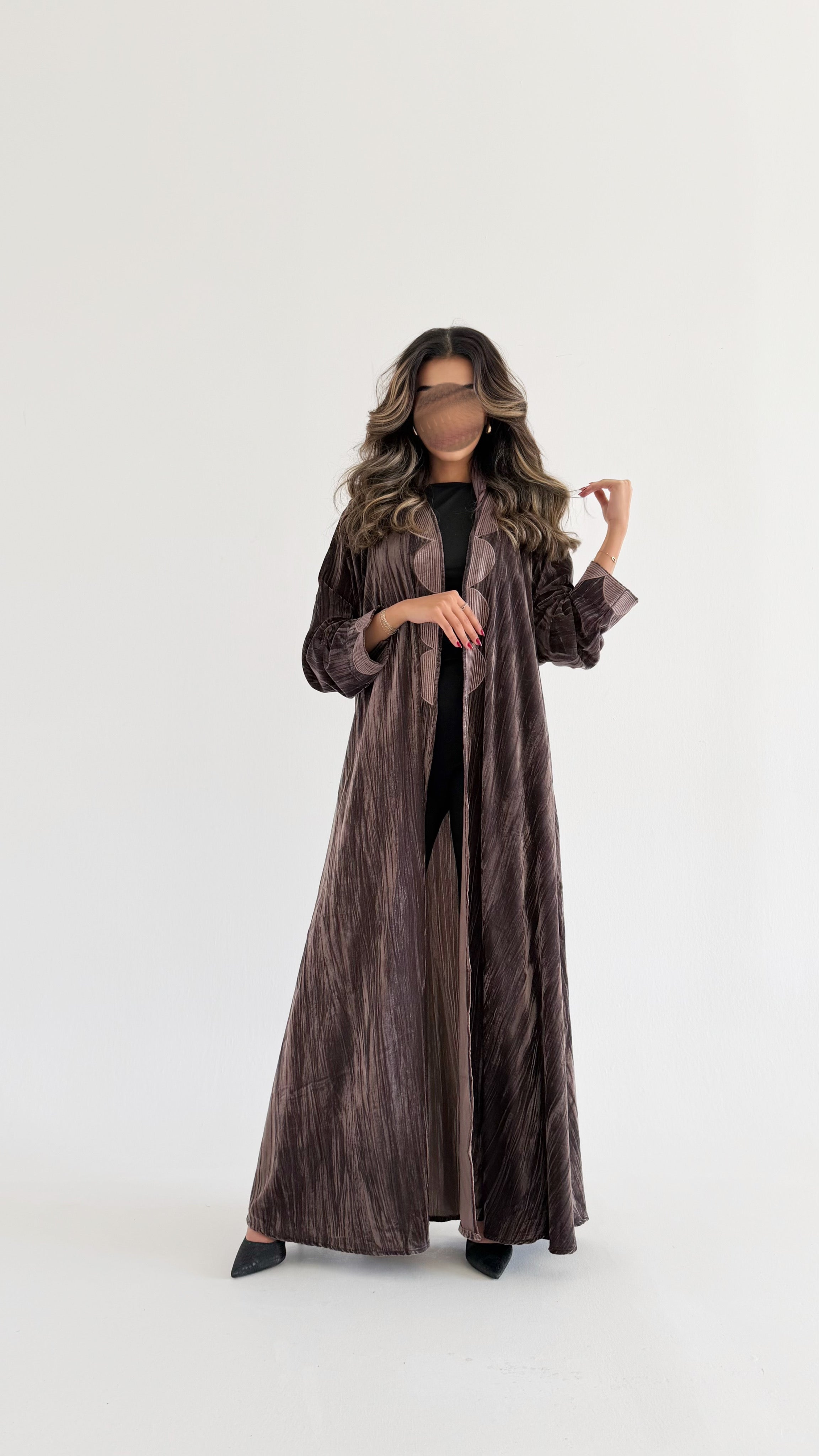 MWT681 - عباية بني مخمل مكسر مع تطريز