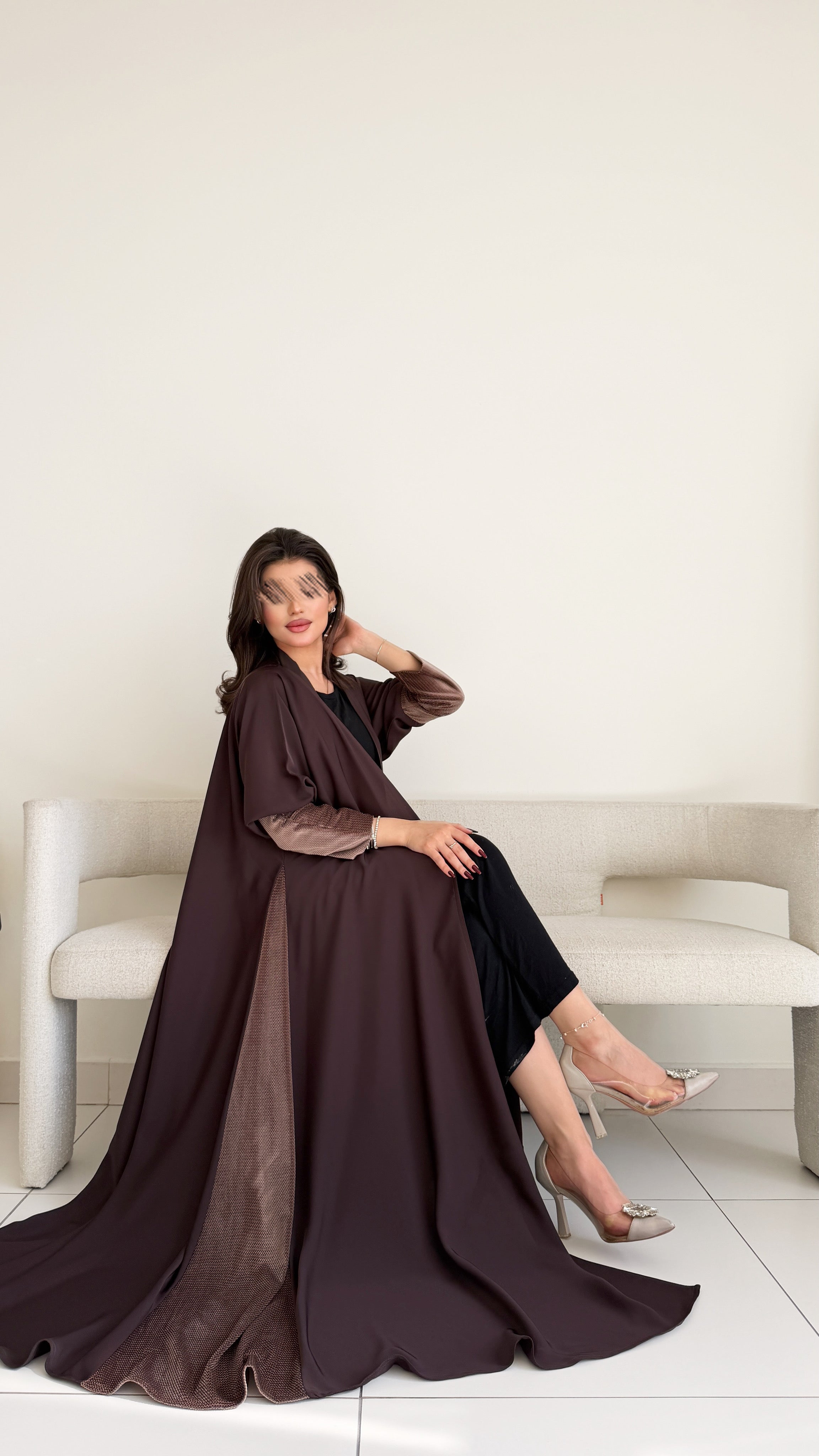 MWT1089 - عباية بني بتدخيله بالاكمام والجنب - Aya