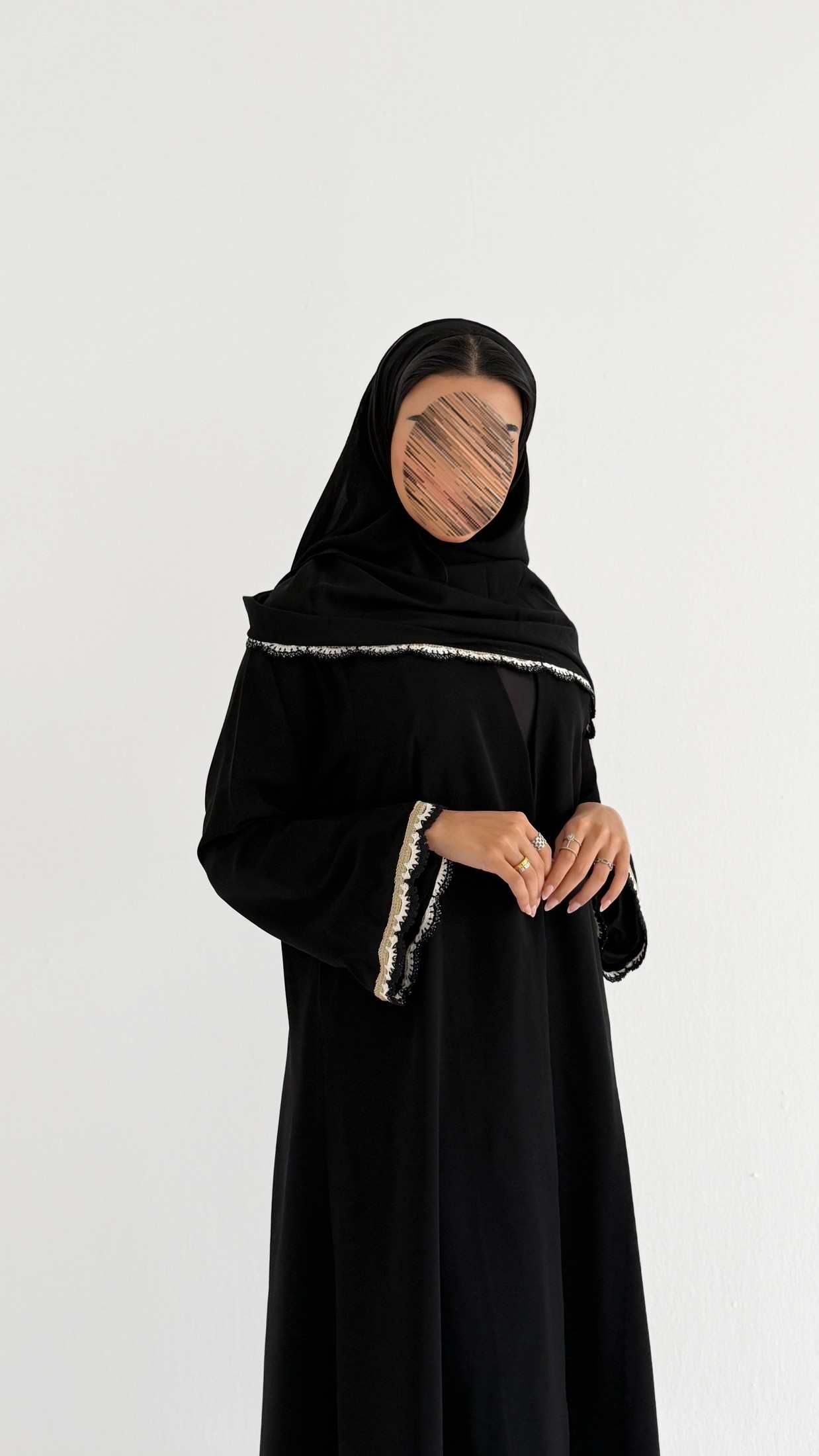 MWT1238 - عباية اسود بتدخيلة كلفة - Aya