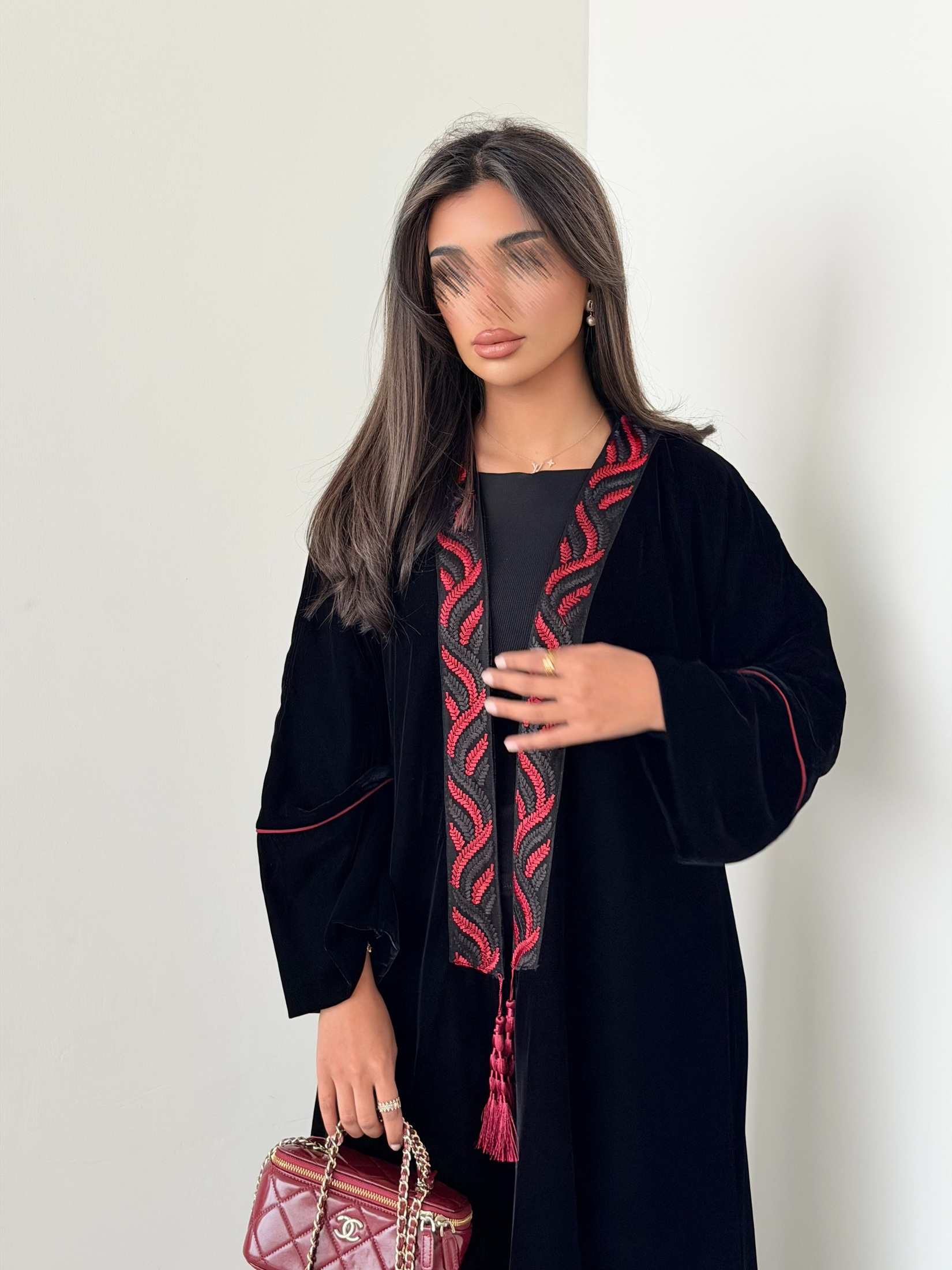 MWT967 - عبايه مخمل مع تدخيله كلفه احمر - Aya