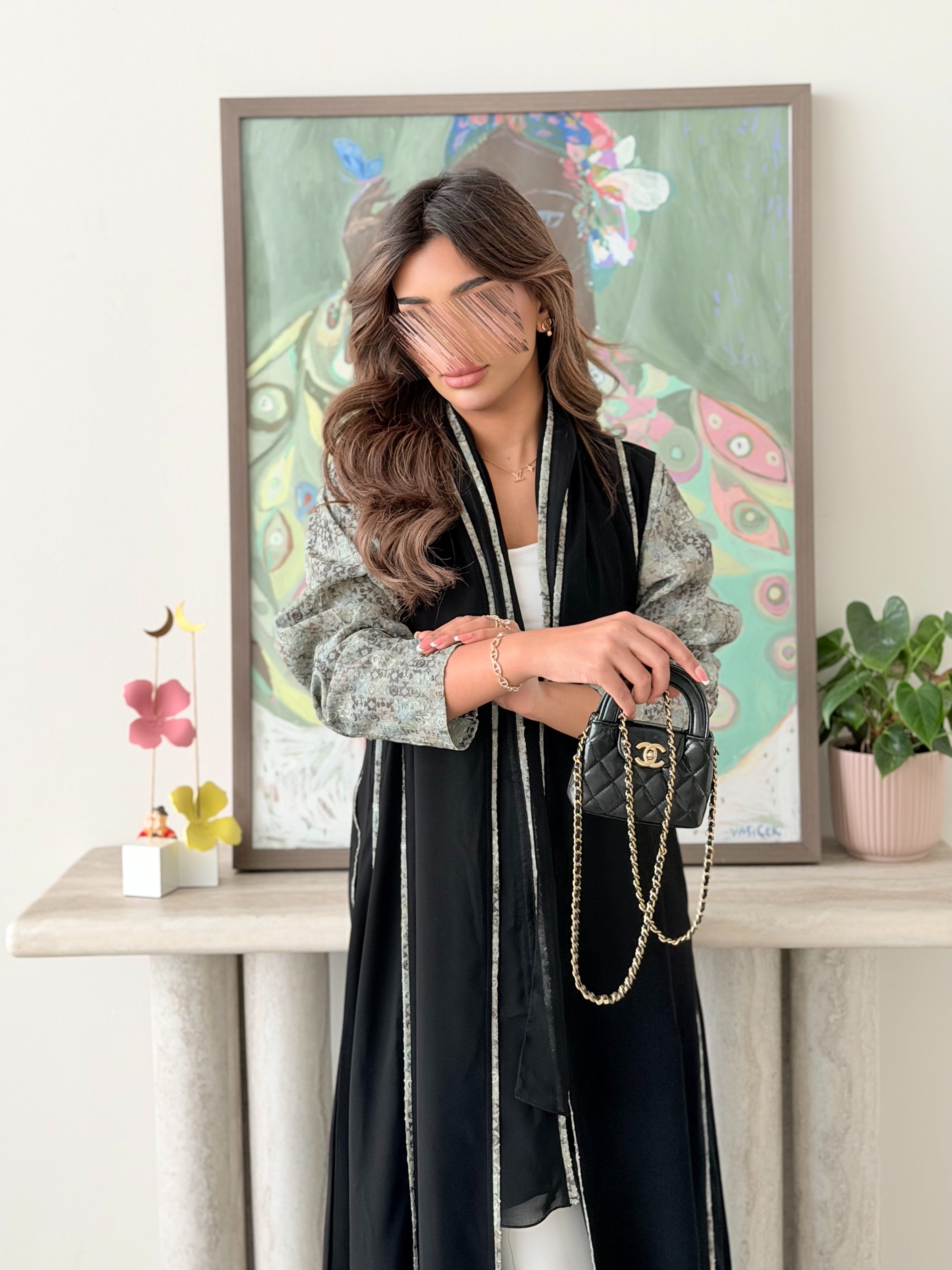 MWT790 - عباية كريب مع تدخيلة لنن مطرز - Aya