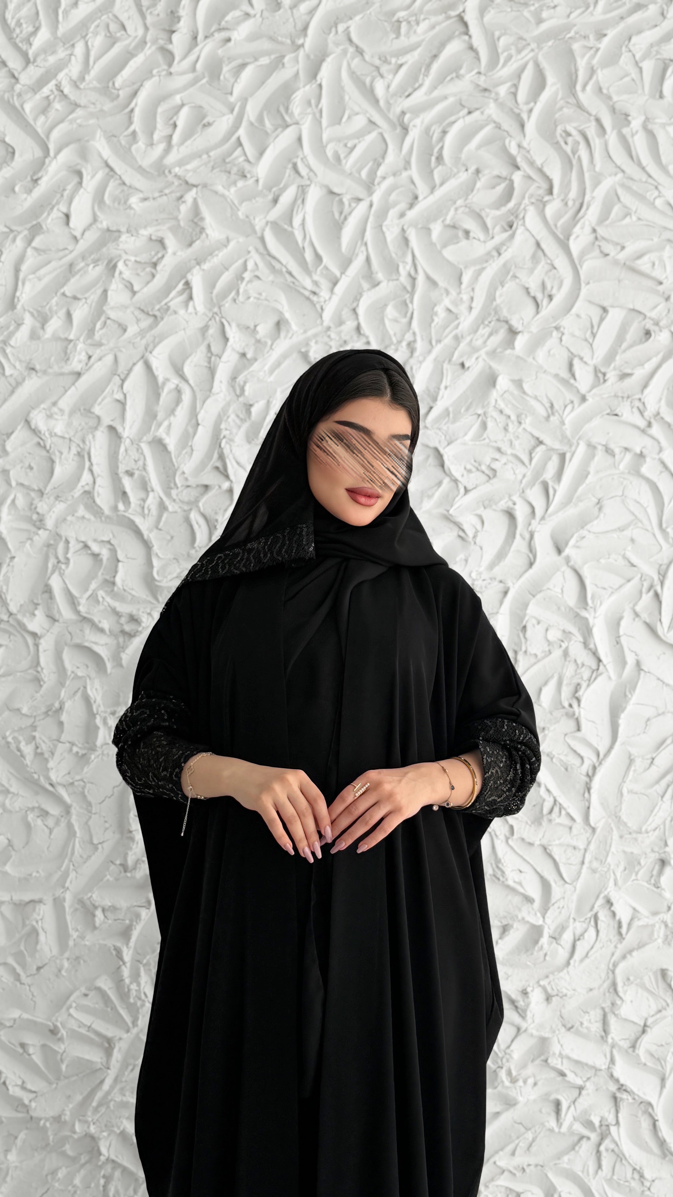 MW2131 - عباية كريب ملكي أنيقة بقصّة نص كلوش  عصرية. - Aya