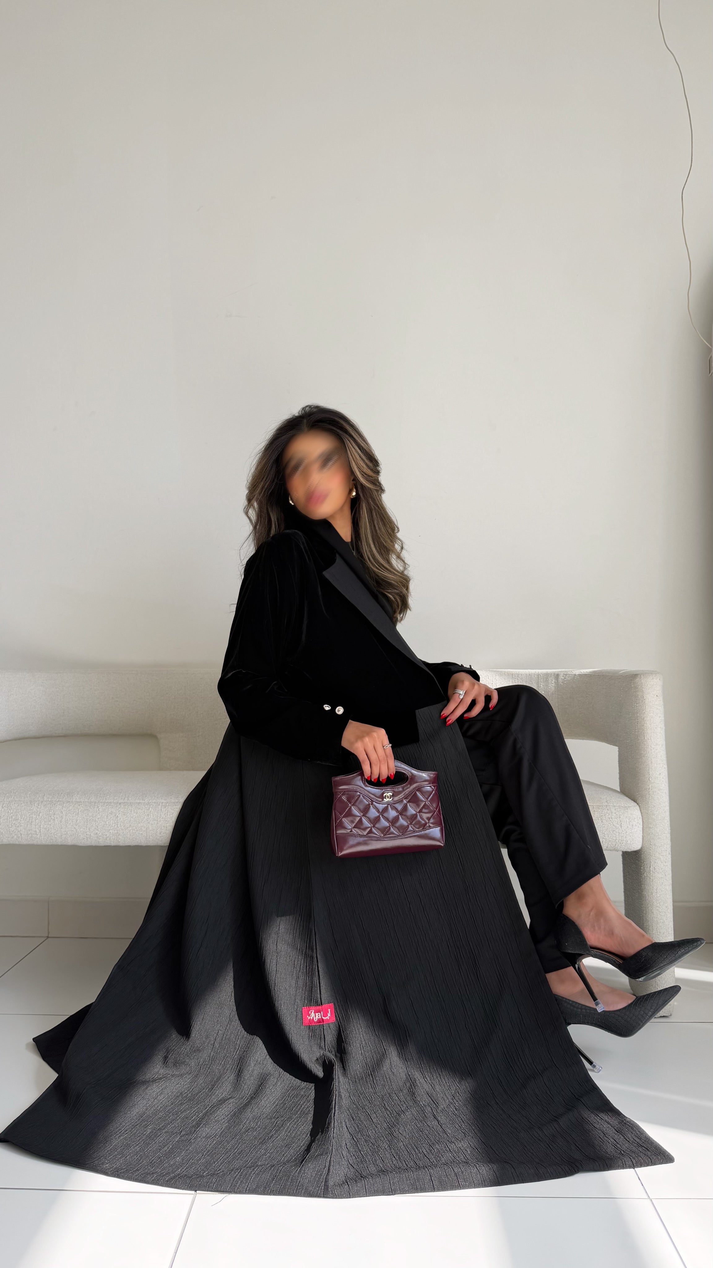 MWT573 - عباية جاكار مع مخمل بأزارير ذهبية