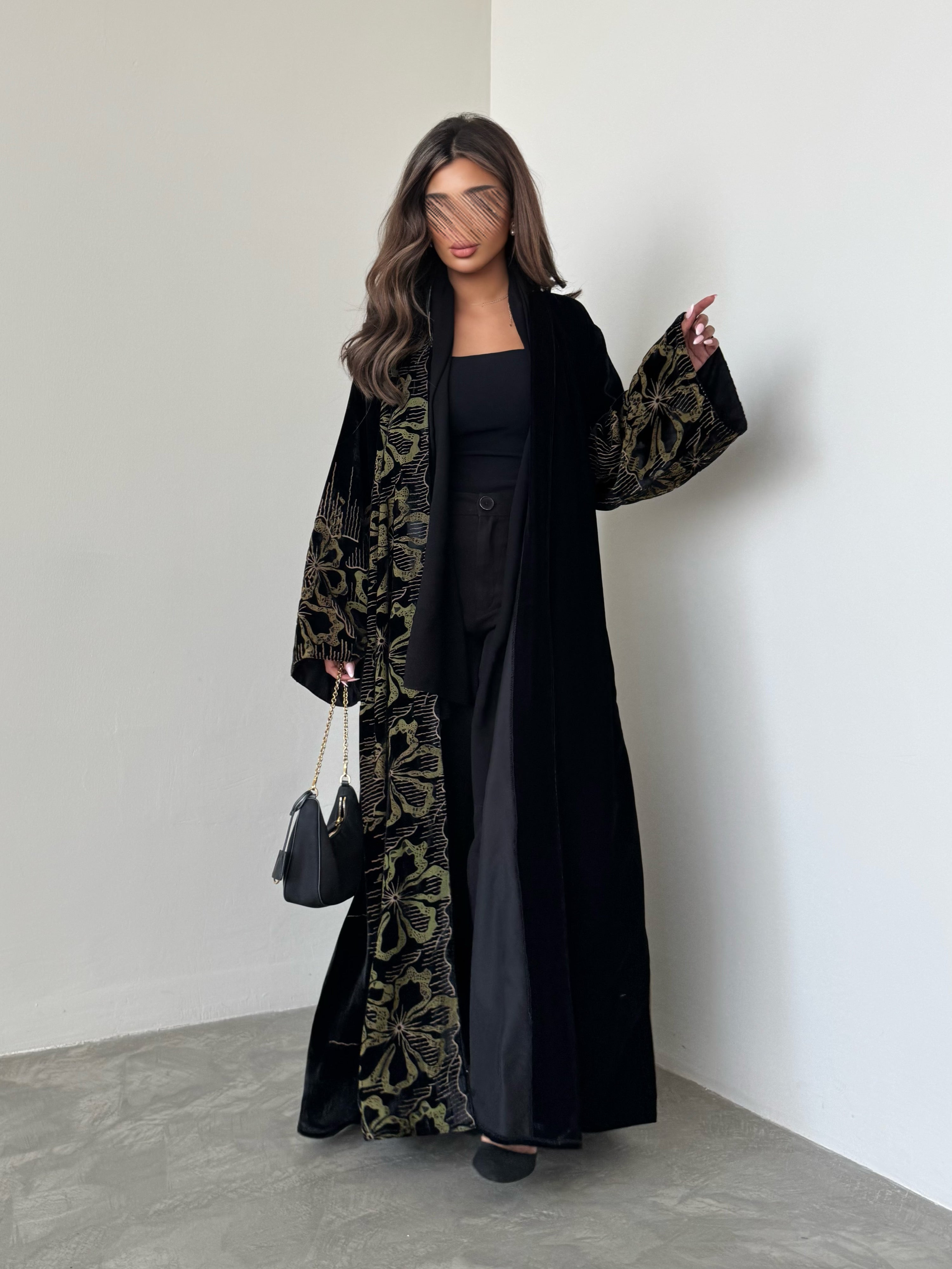 MWT555 - عباية مخمل مع شيفون طباعة - Aya