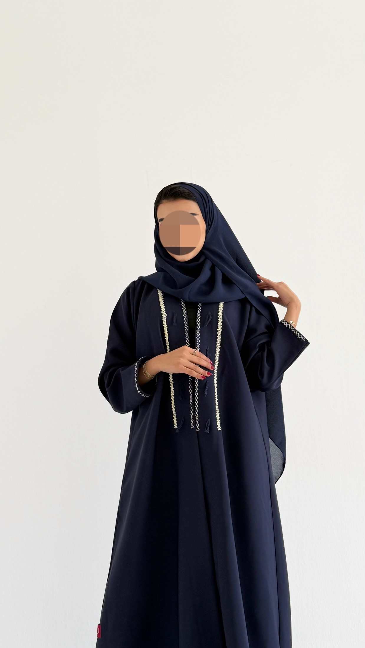 MWT661 - عباية كحلي تطريز من الامام - Aya