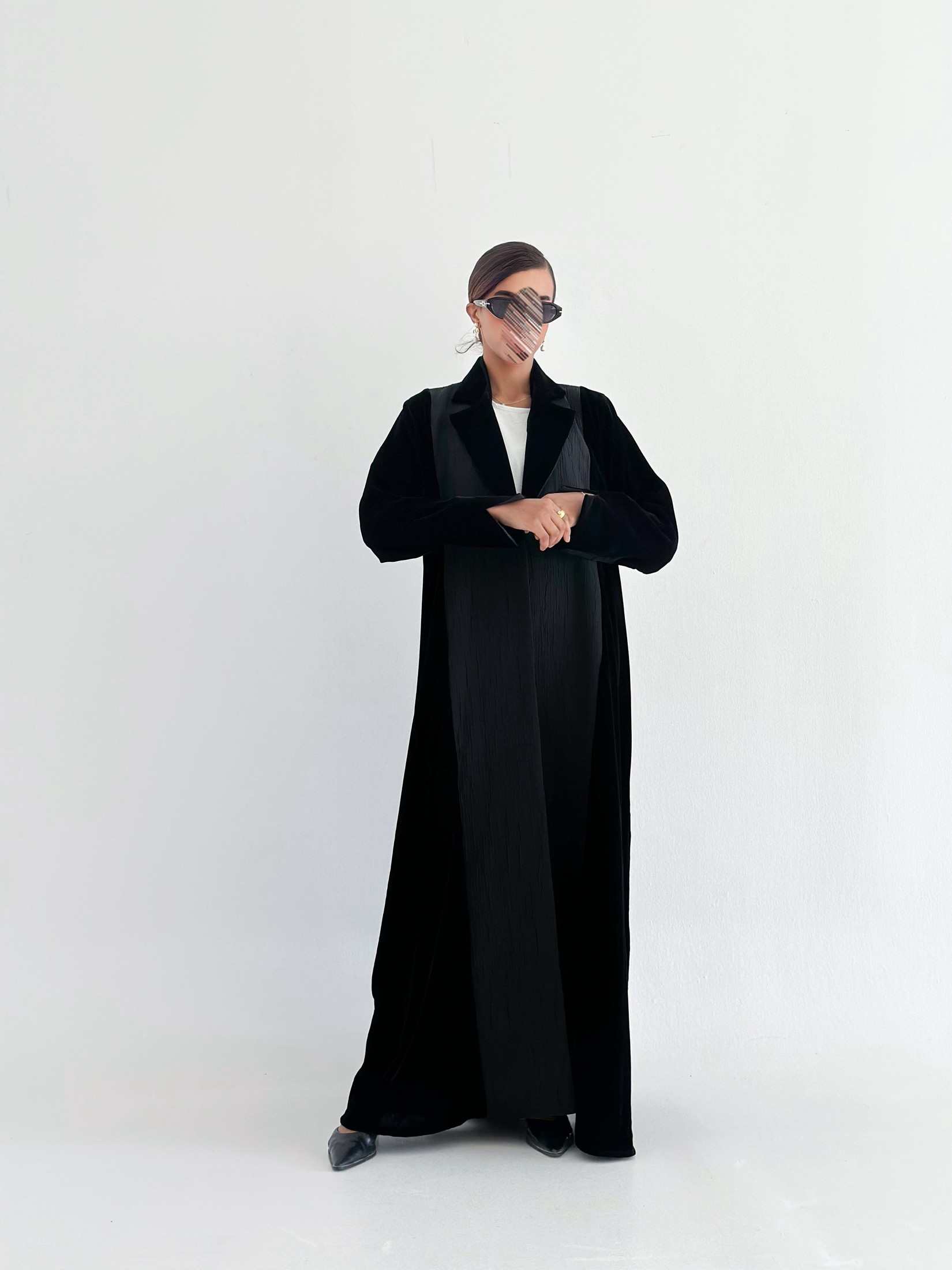 MWT557 - عباية مخمل مع تفتة - Aya