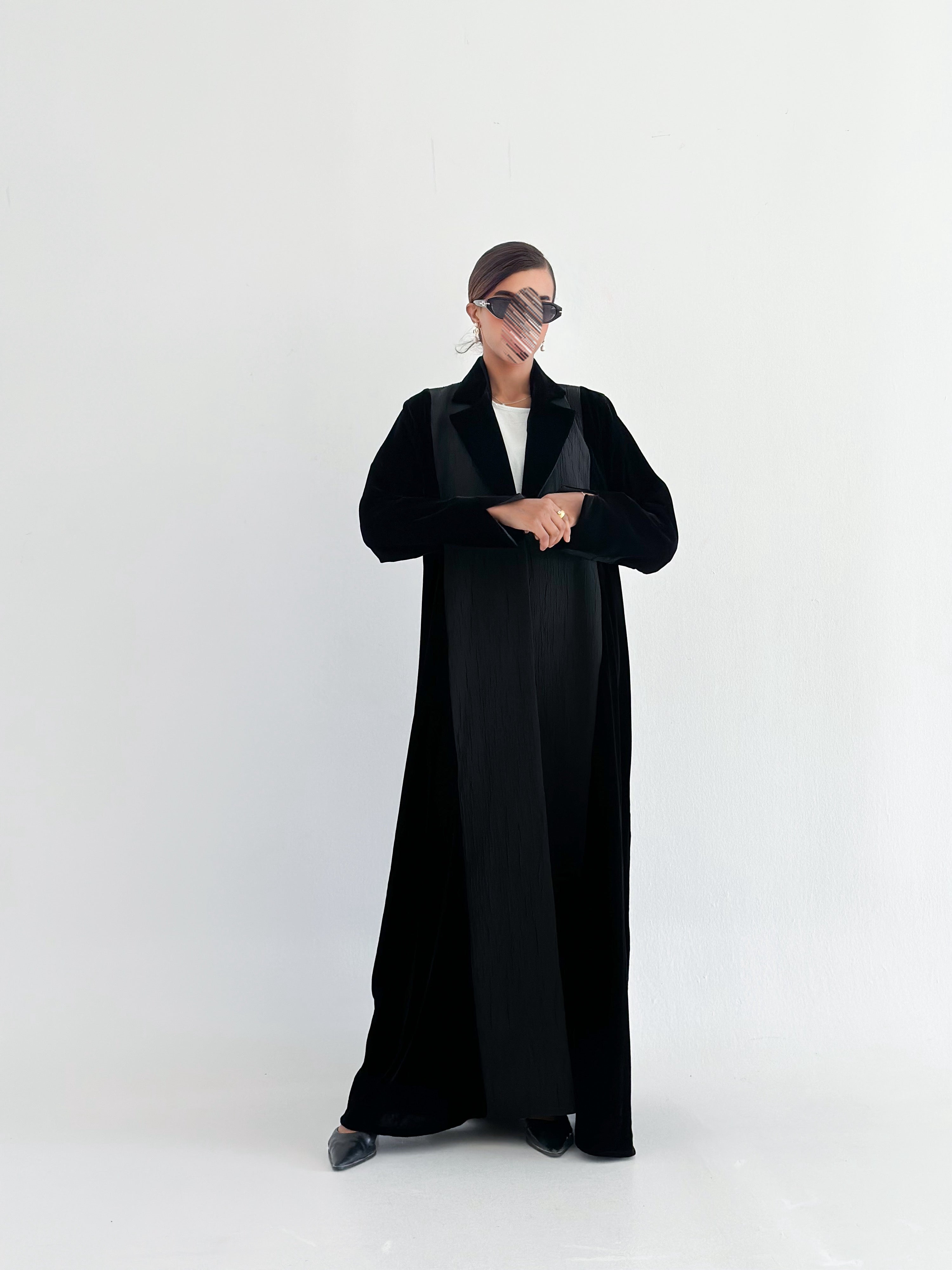 MWT557 - عباية مخمل مع تفتة