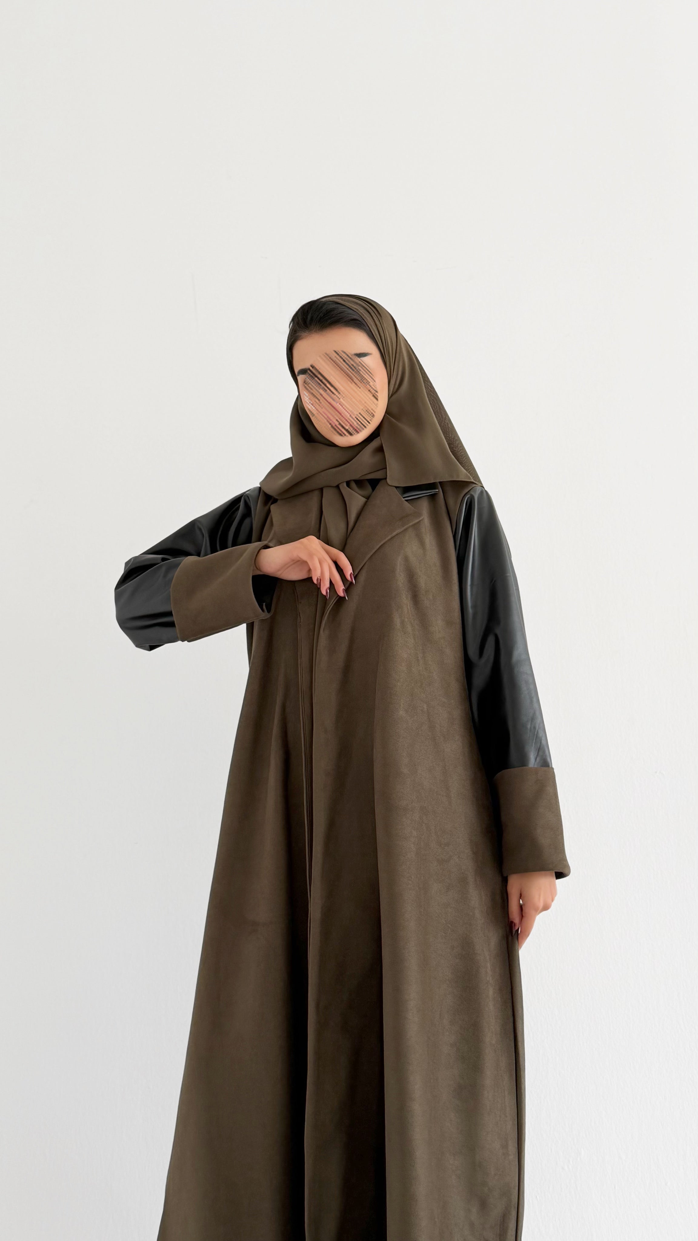 MWT670 - عباية شامواه مع تدخيلة جلد - Aya