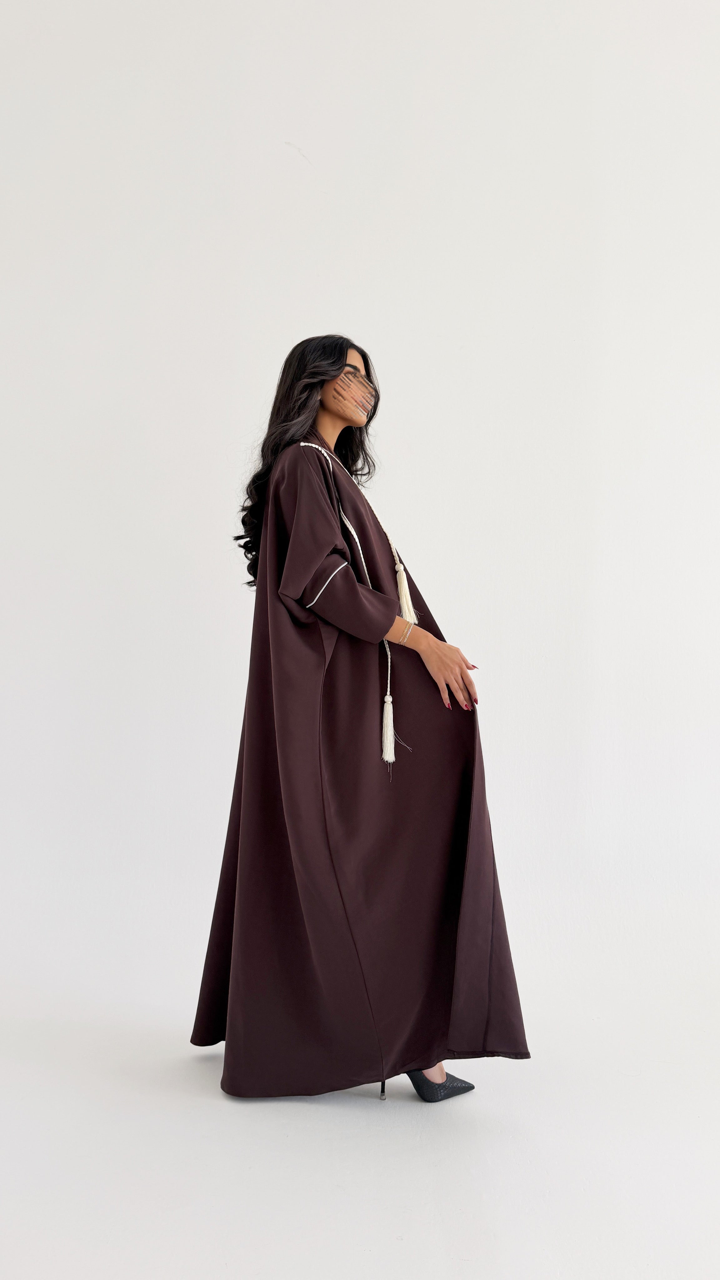 MWT1022 - عبايه كريب مع تدخيله دندوشة بيج - Aya