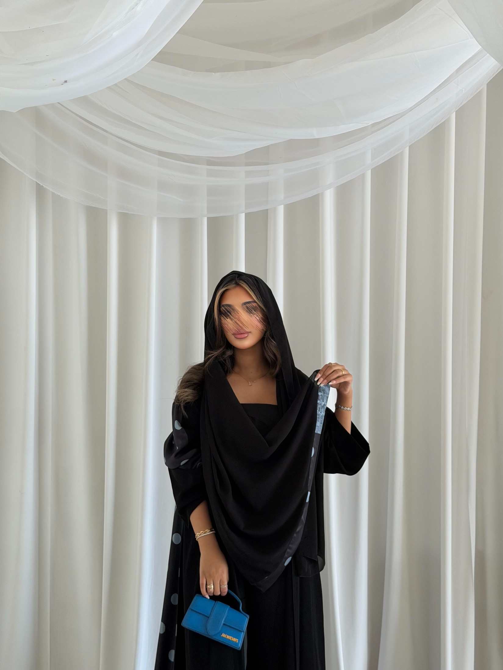 MWT2111 - عباية سوداء من الأمام وطباعة من الخلف -Black Abaya with a Printed Back - Aya