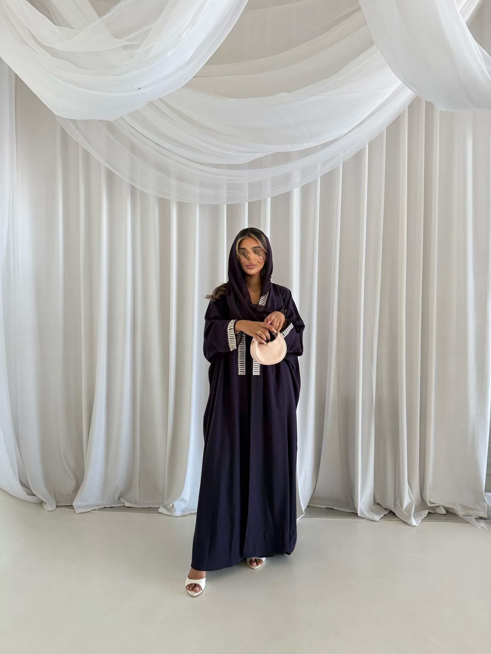 MWT2112 - عباية كريب مع تطريز خفيف من الأمام -Crepe Abaya with Front Embroidery - Aya