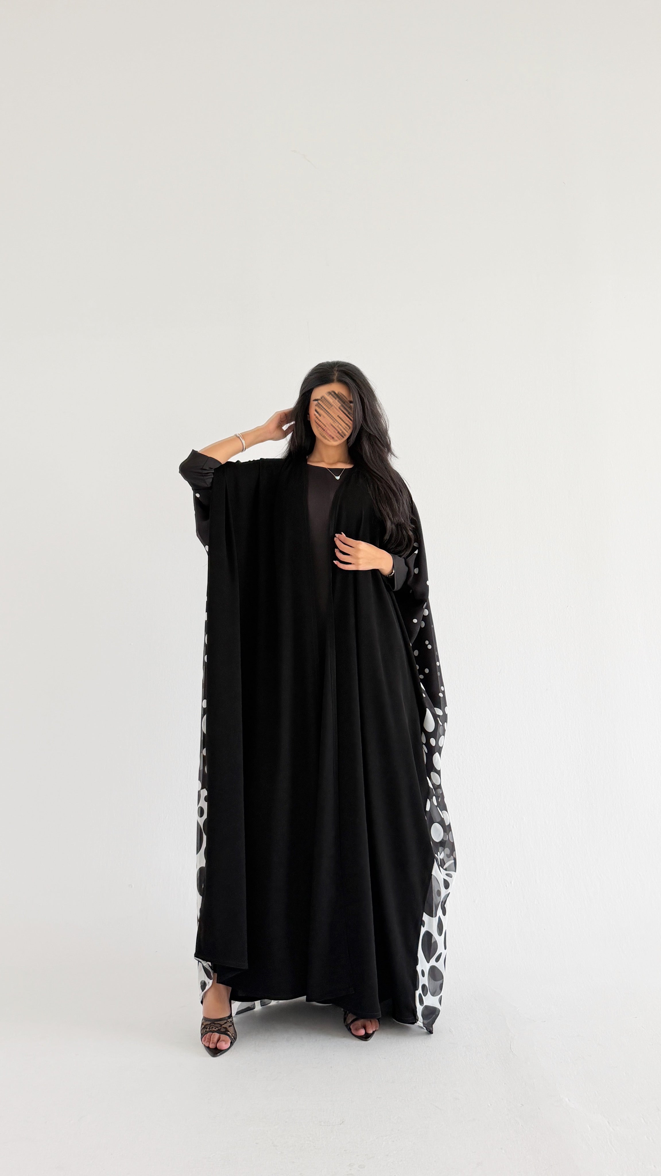 MWT5127 - عبايه كريب ملكي مع شيفون طباعه اسود من الأمام من الخلف منقط مع أكمام ستريتش - Aya