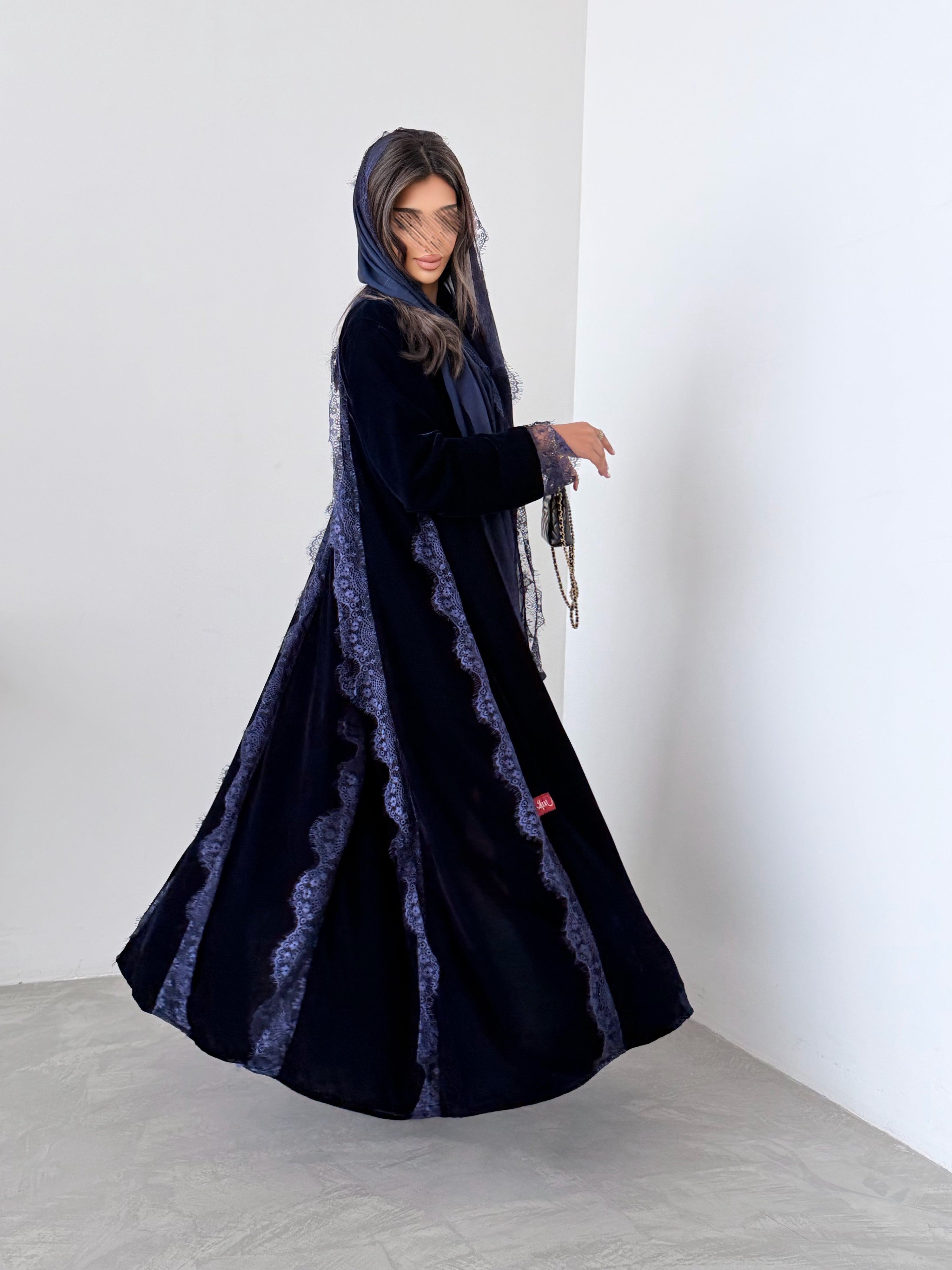 MW645 - Light Crepe Standing with Jacquard Half-Cloche