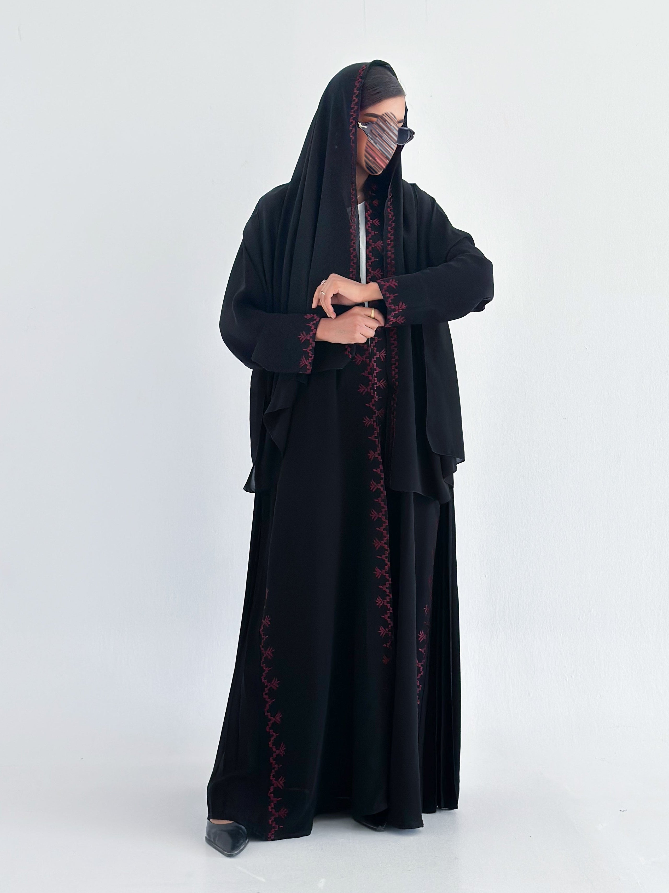 MW1816 - عباية السراميك الملكية بتفاصيل مطرزة