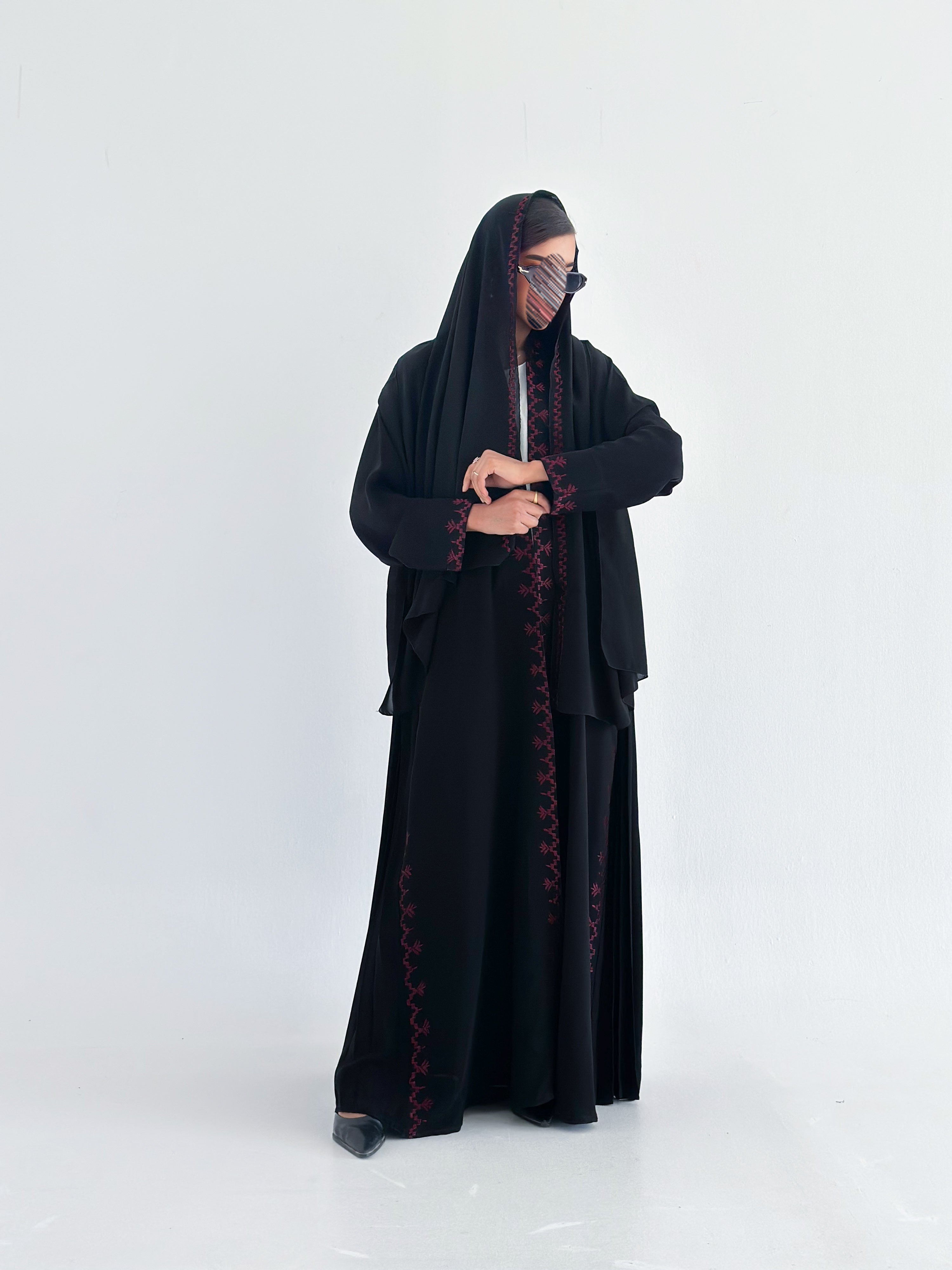 MW645 - Light Crepe Standing with Jacquard Half-Cloche