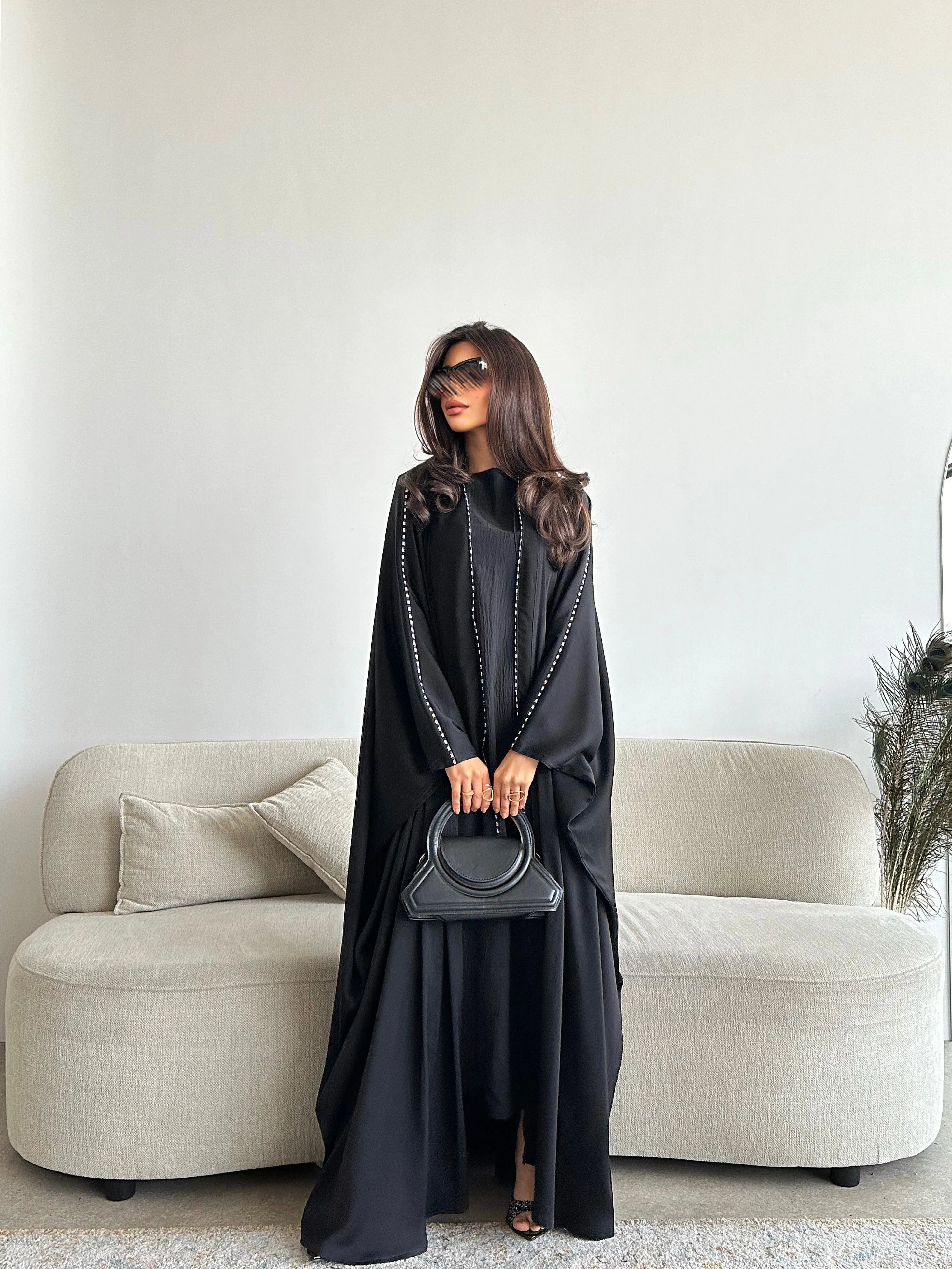 MWT4392 - عباية تيك توك بشت بكريستال أسود - Aya