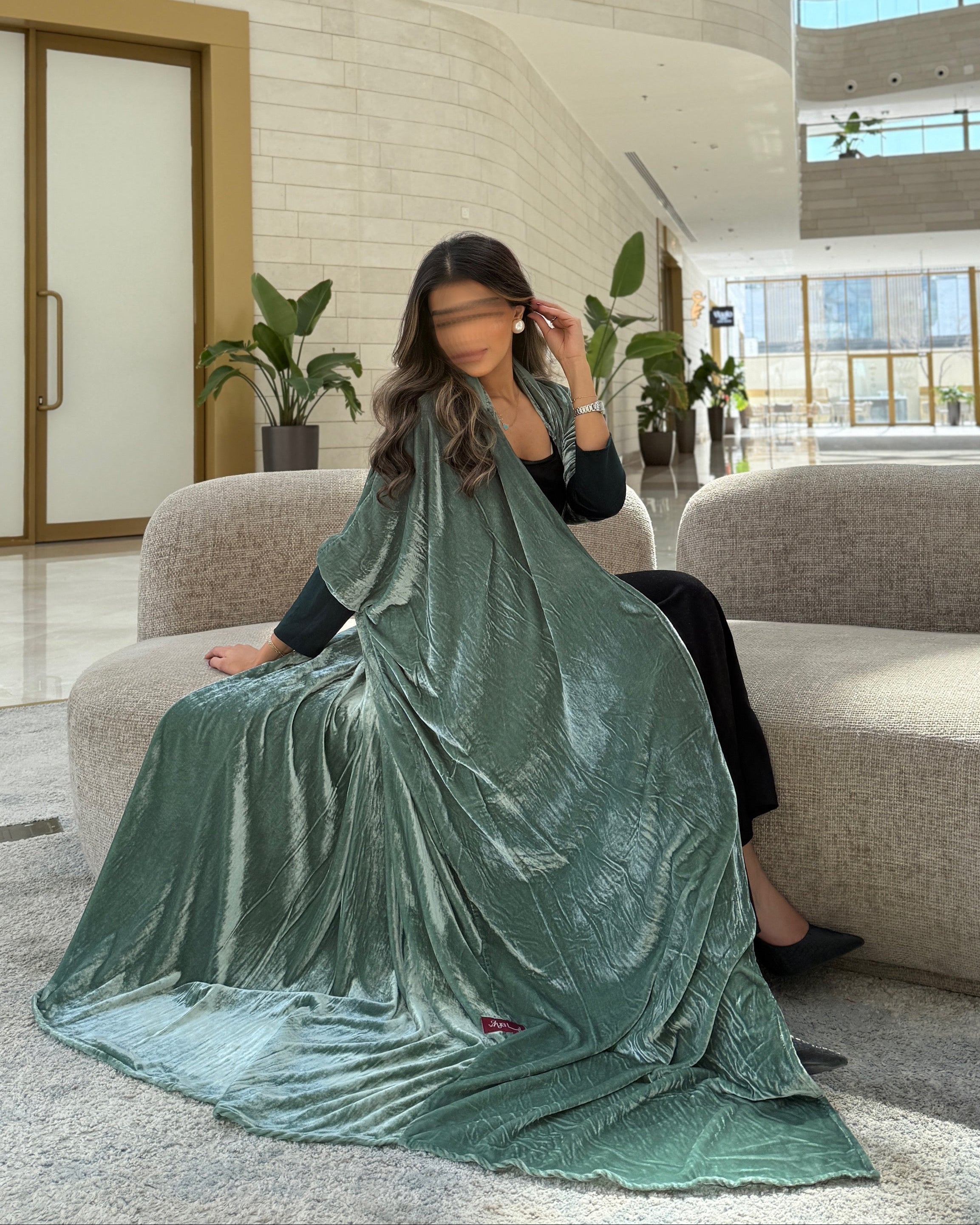 MWT564 - عباية مخمل زيتي فاتح مع أكمام استرتش - Aya