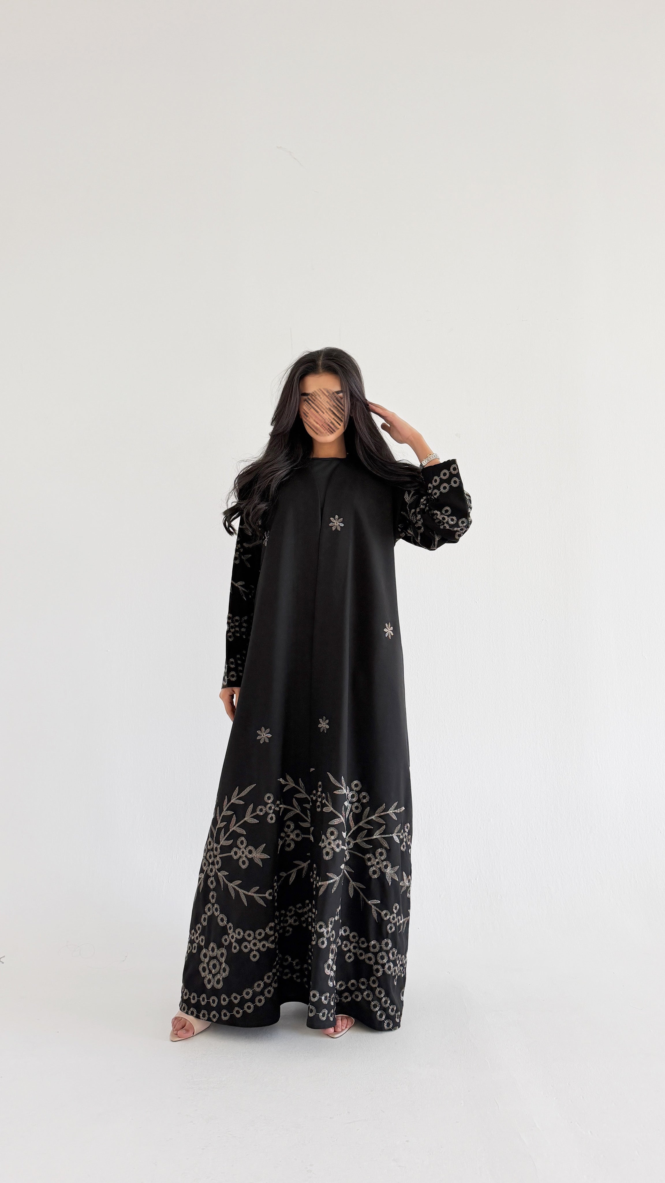 MWT1091 - عباية اسود بتطريز وردات - Aya