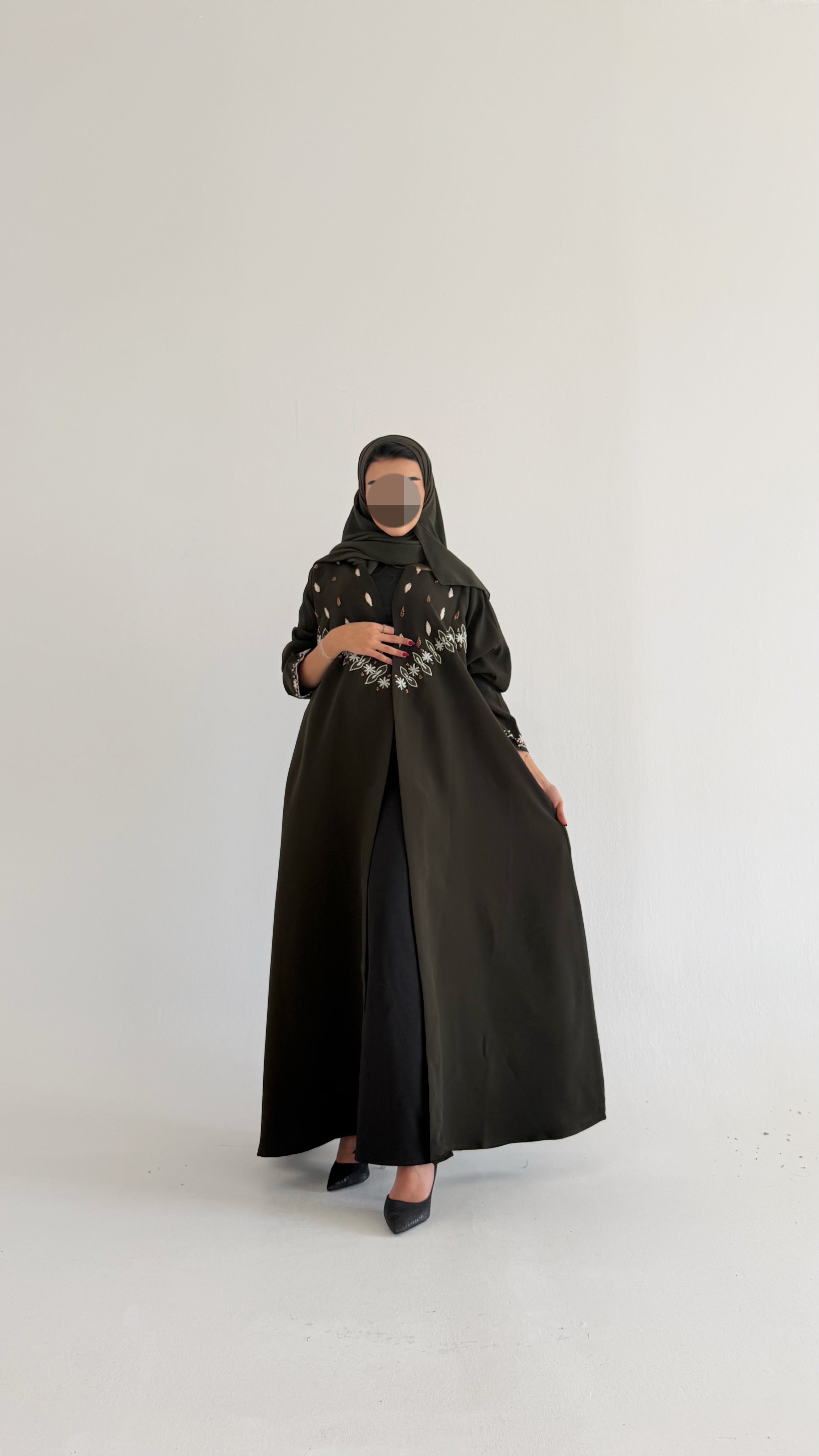 MWT676 - عباية زيتي شك