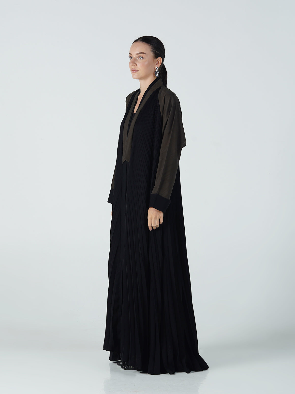MW645 - Light Crepe Standing with Jacquard Half-Cloche