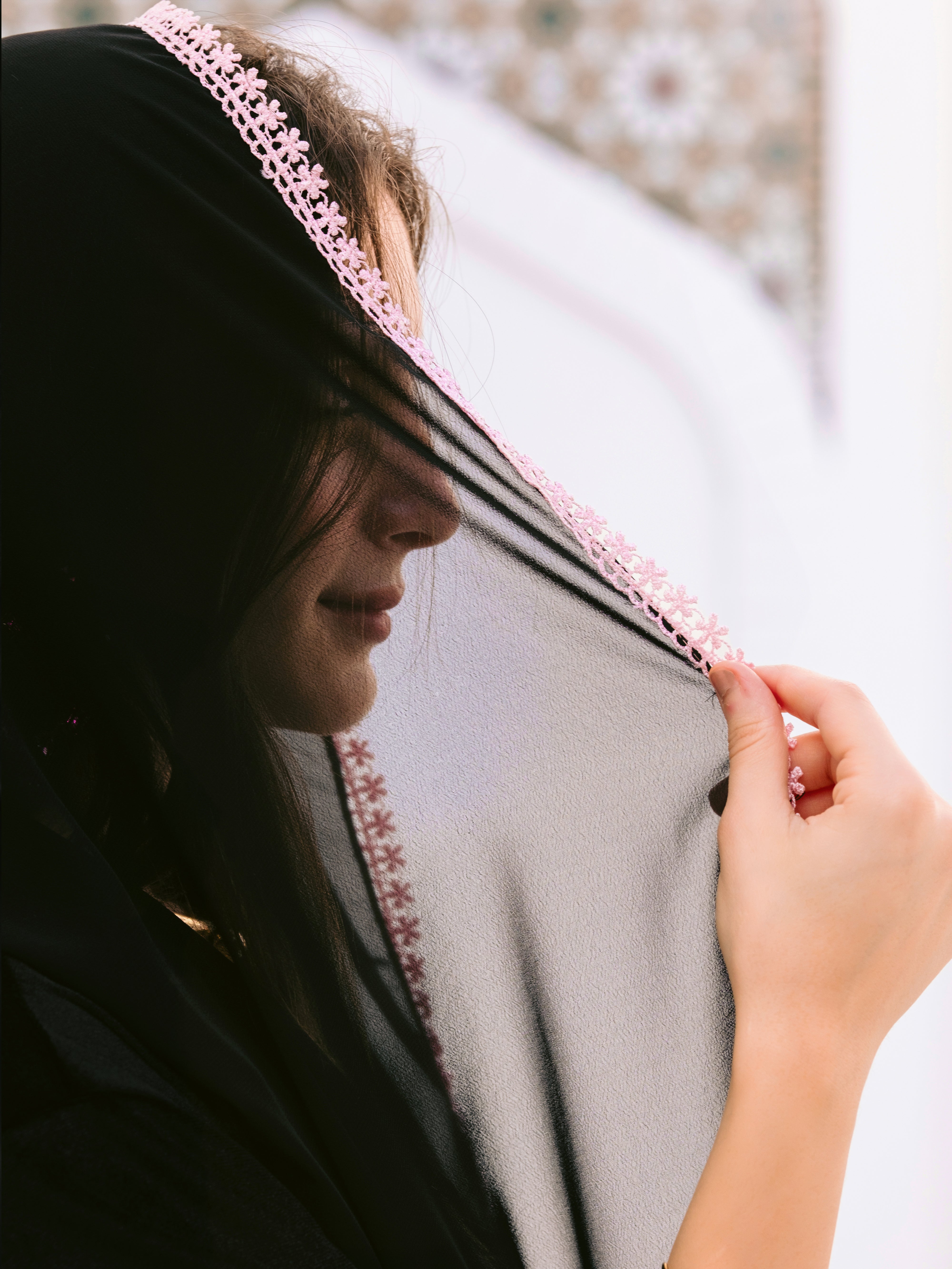 MW1812 - عباية مخمل بتدخيلة دانتيل