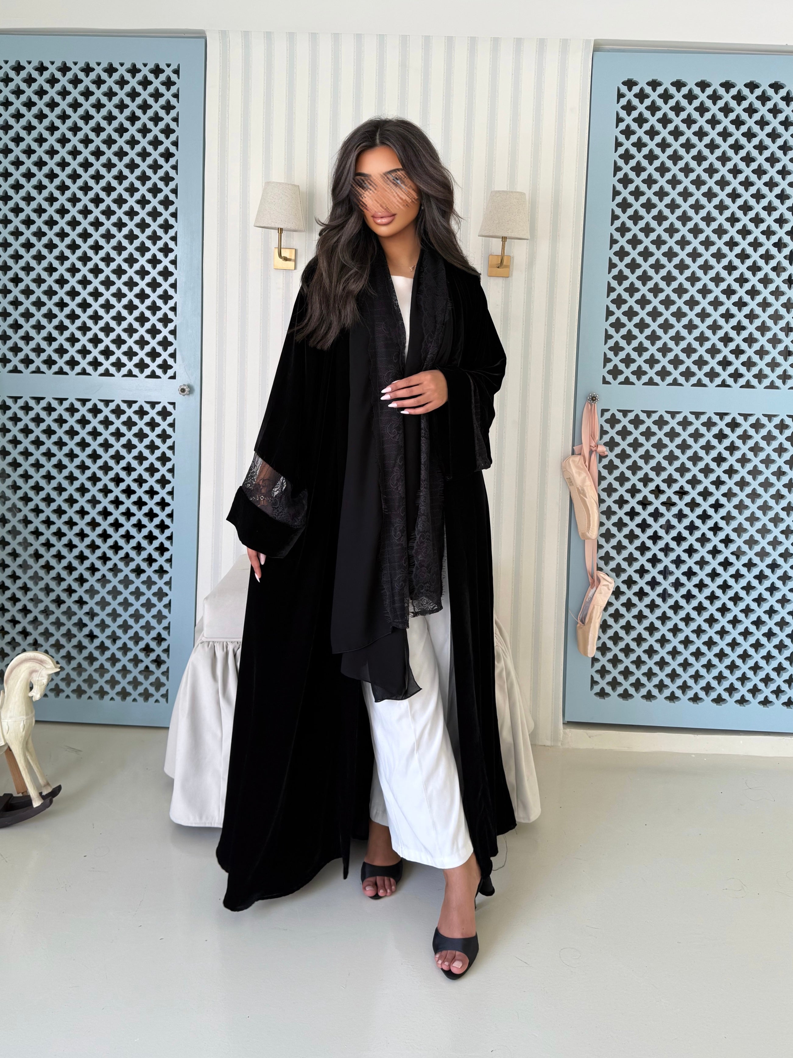 MW645 - Light Crepe Standing with Jacquard Half-Cloche