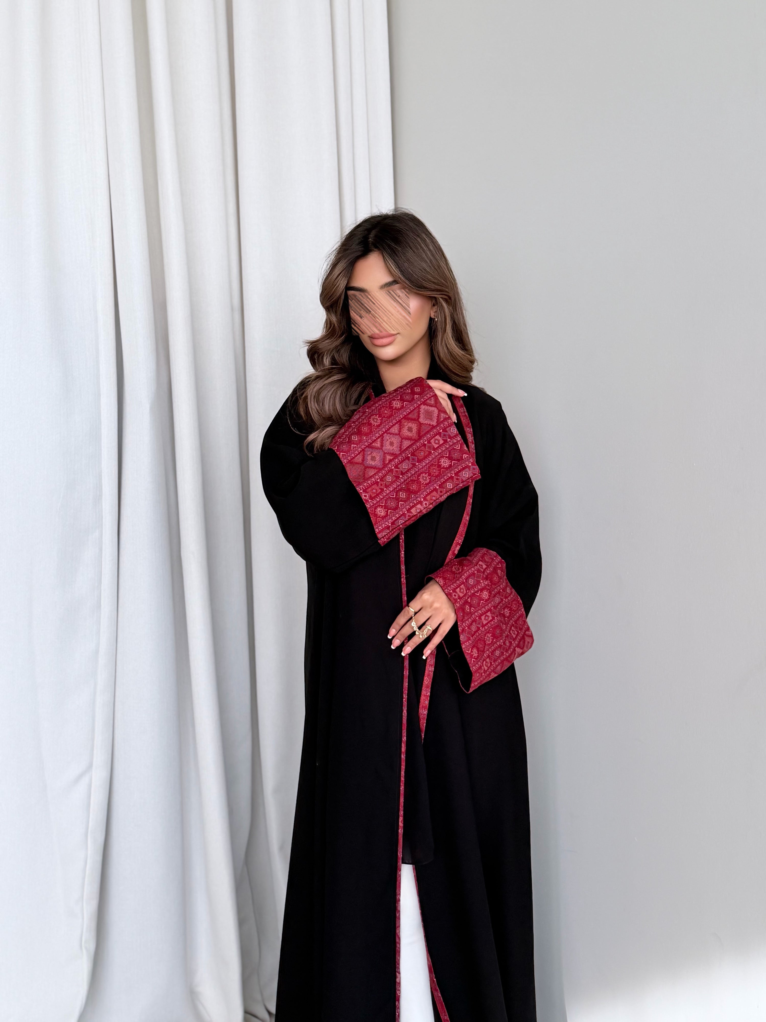 MWT784 - عباية كريب مع تدخيلة كشميري - Aya