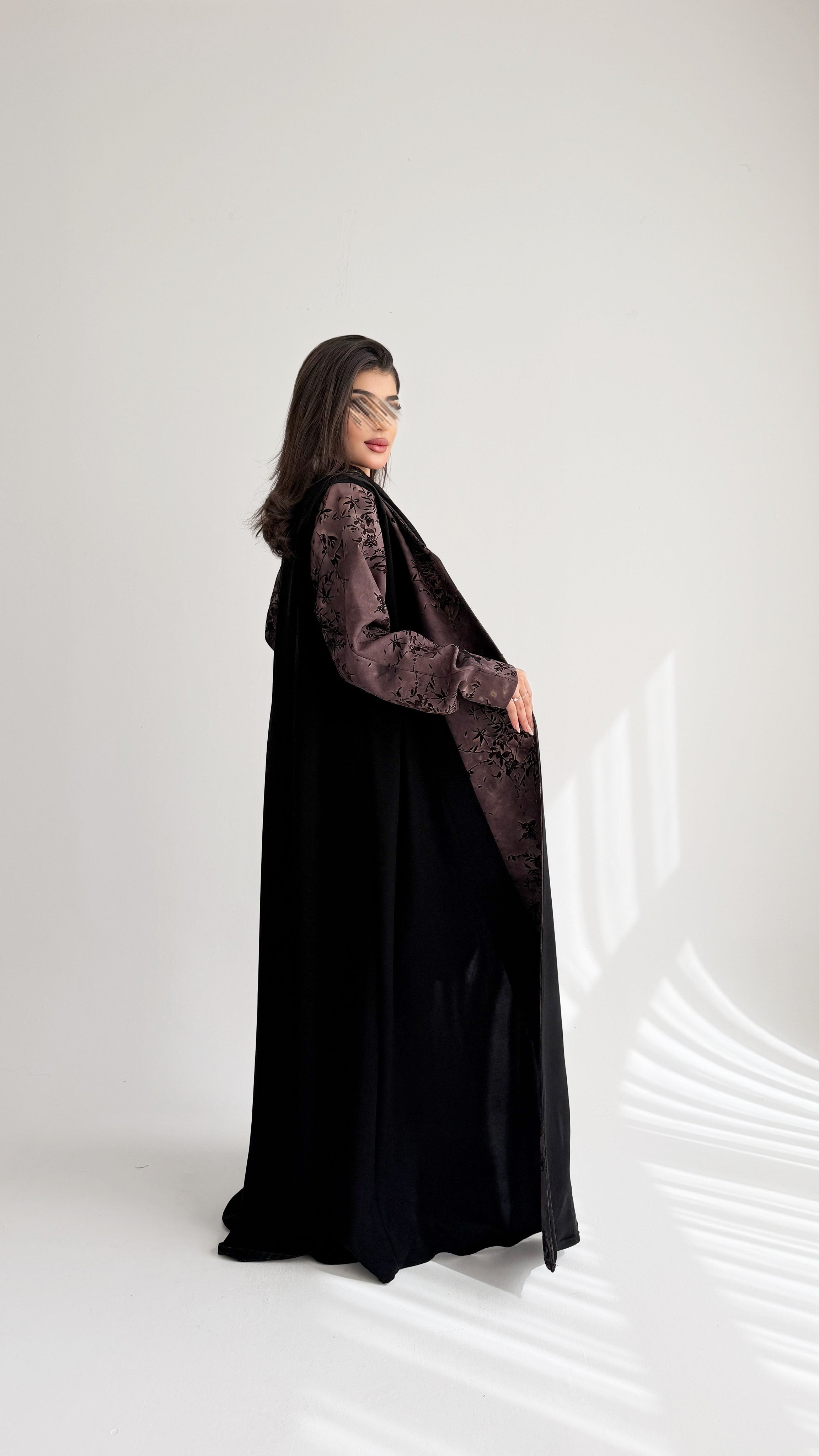 MW2027 - عباية كريب مع اضافه تدخيلات من الكريب المشجر - Aya