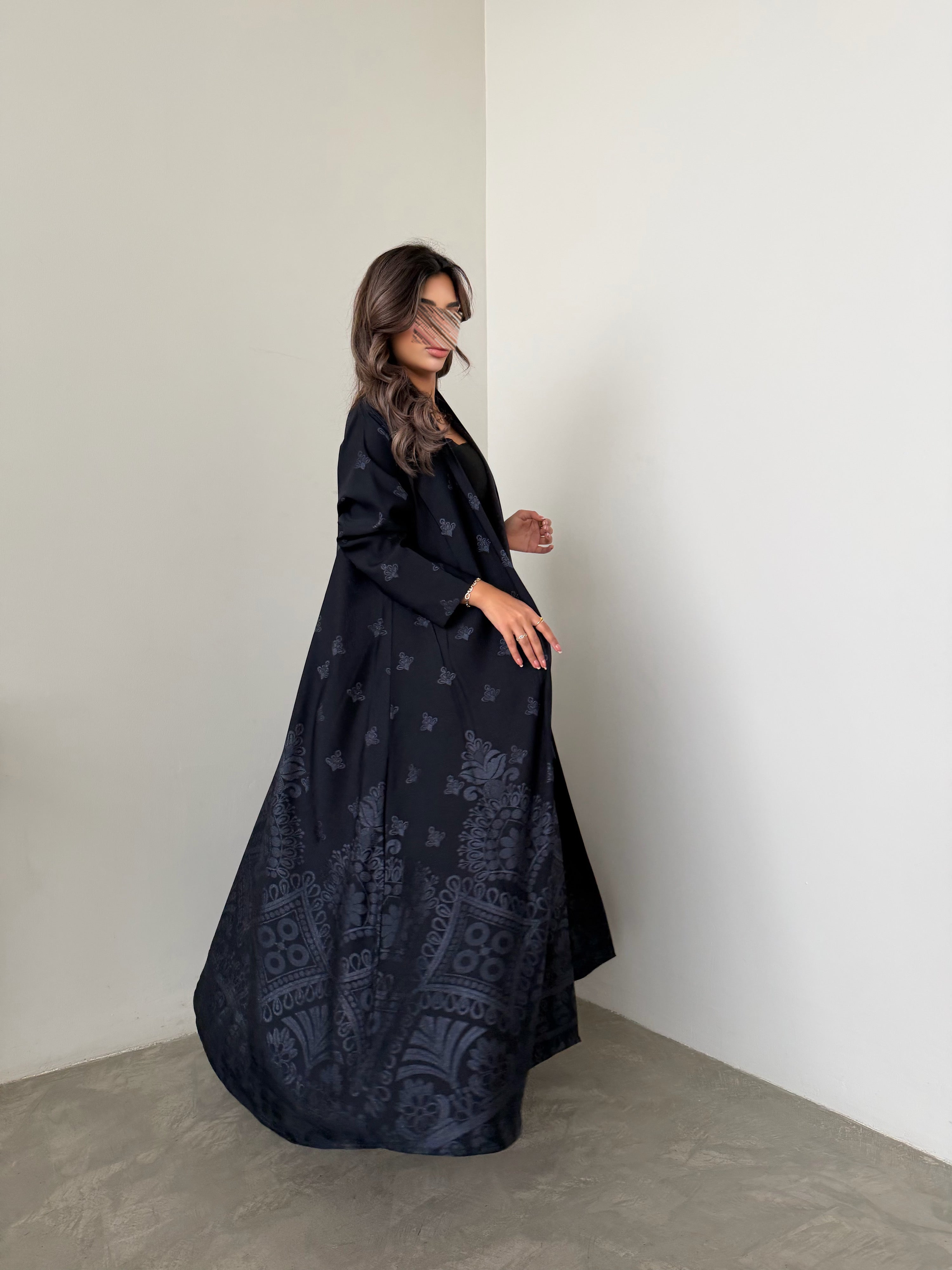 MWT5009 - عبايه كحلي طباعة كريب قصة نص كلوش - Aya