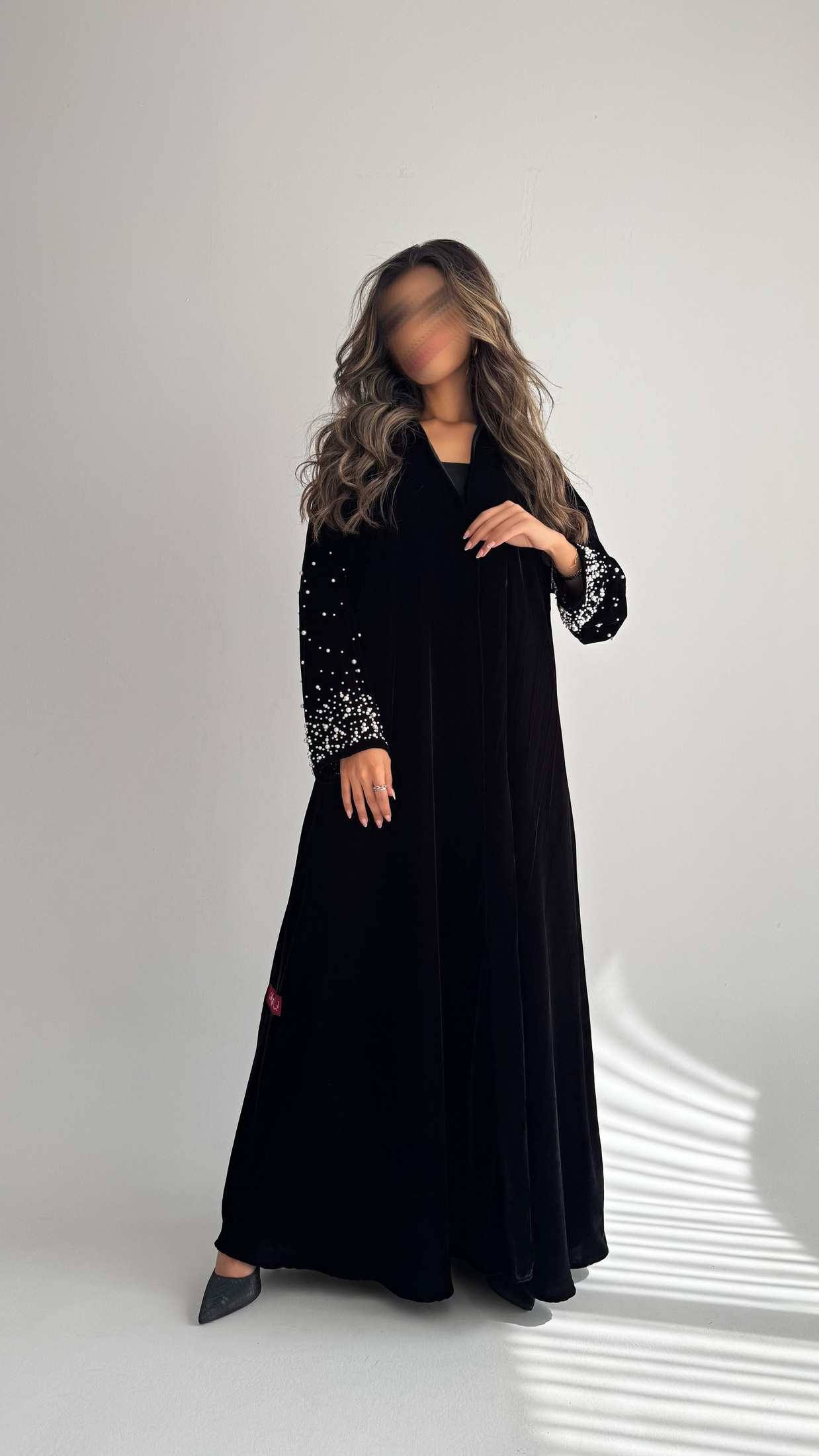 MWT698 - عباية مخمل مع لؤلؤ  بالاكمام - Aya