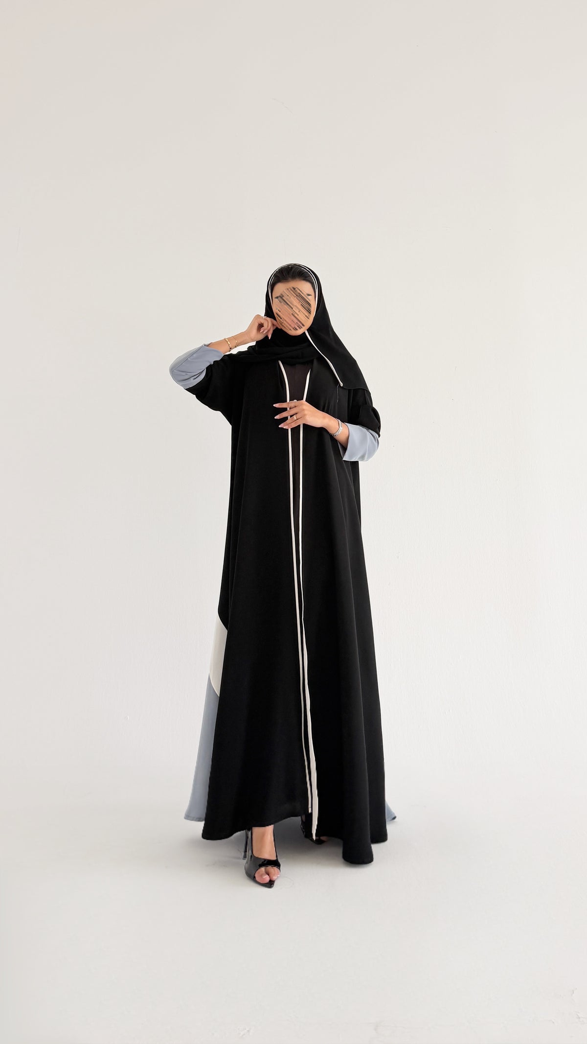 MWT1254 - عباية اسود بتدخيله سماوي - Aya